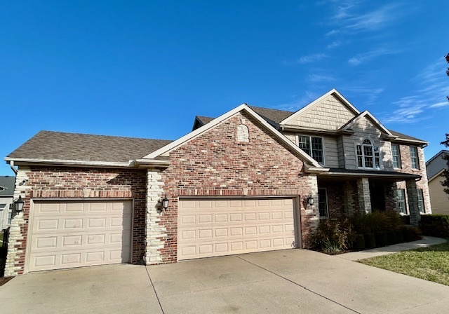 2810 Stevenson Drive, Bloomington, IL 61704