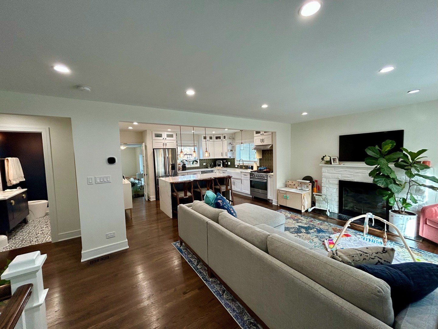 68 Lawton Road, Riverside, IL 60546