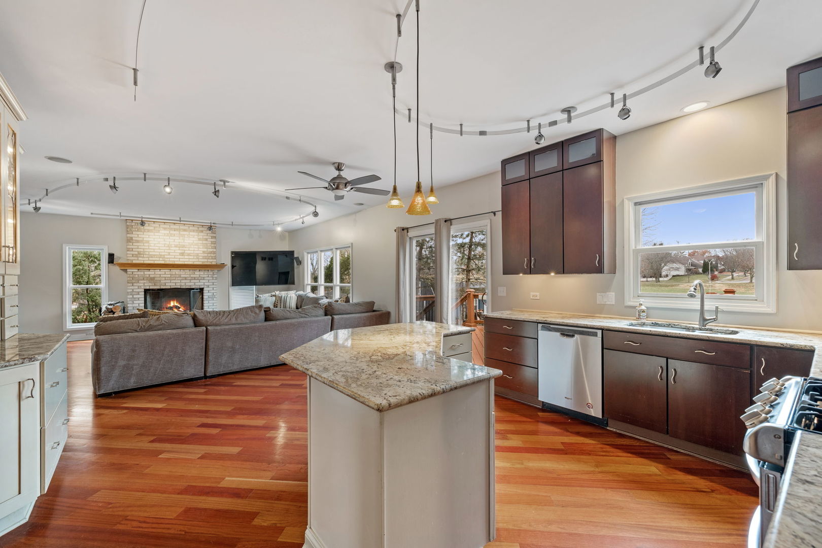 707 Crestview Drive, Bolingbrook, IL 60440