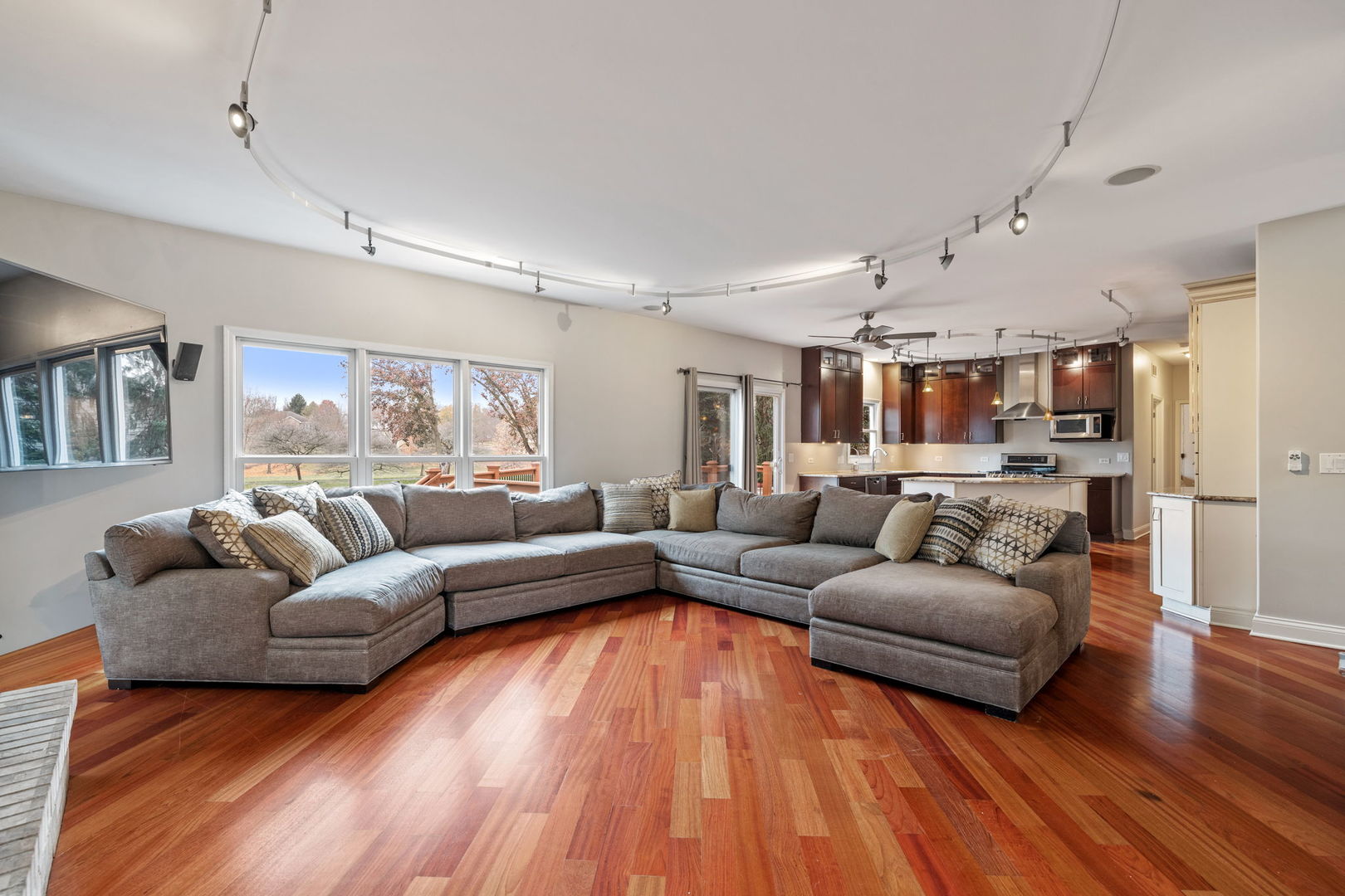 707 Crestview Drive, Bolingbrook, IL 60440