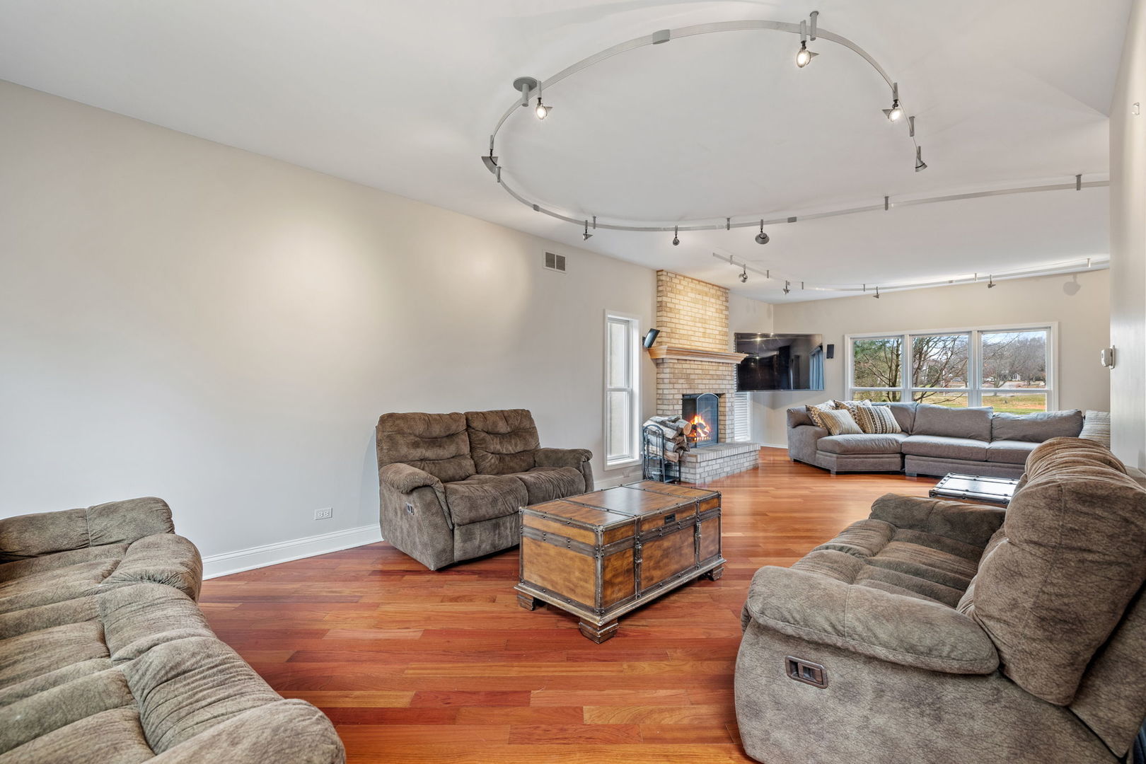 707 Crestview Drive, Bolingbrook, IL 60440