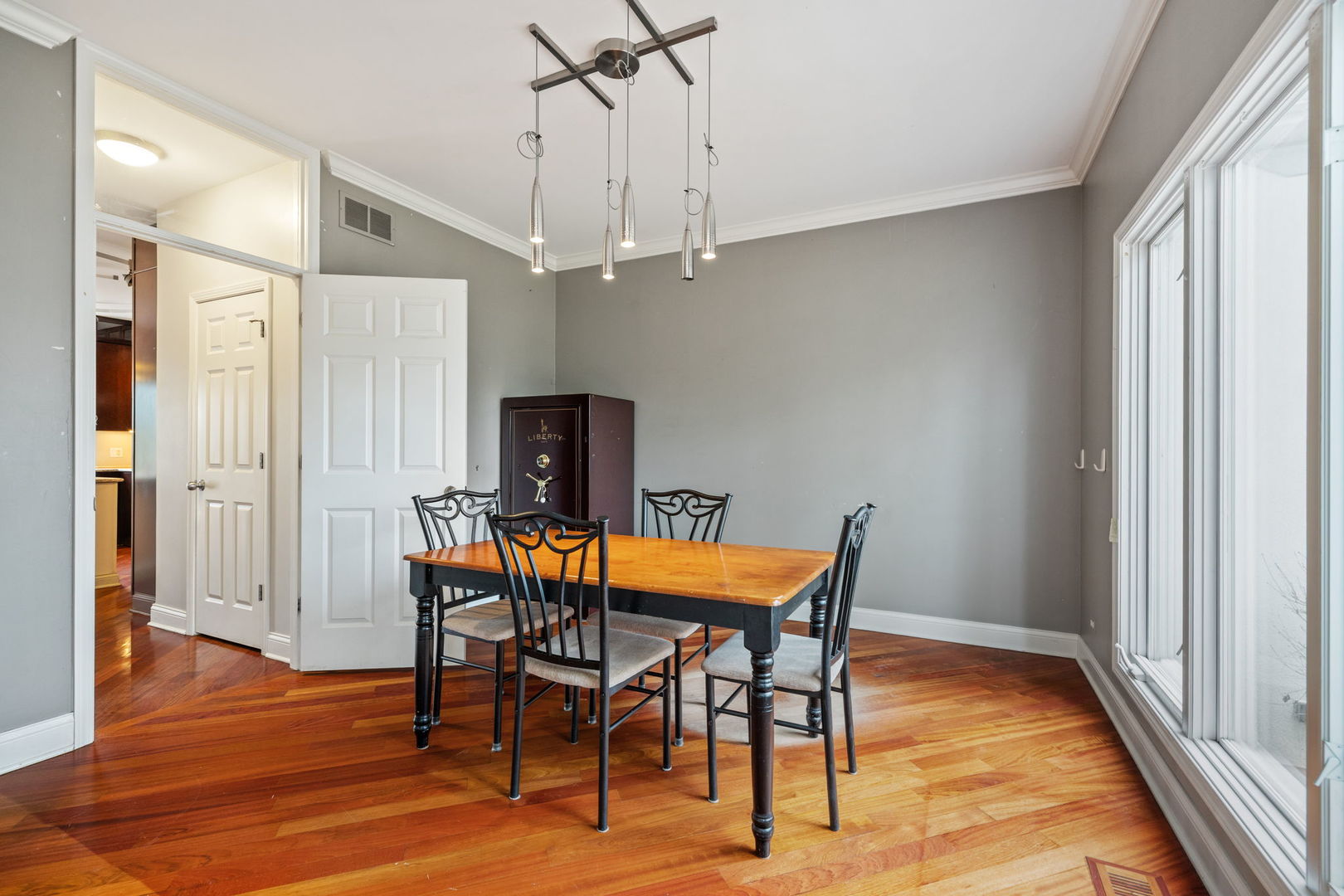 707 Crestview Drive, Bolingbrook, IL 60440