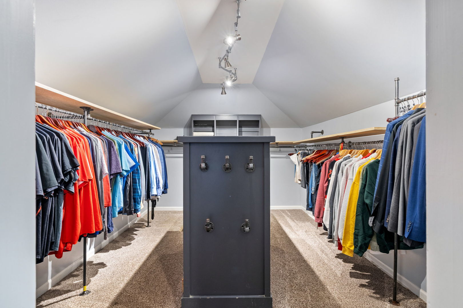 707 Crestview Drive, Bolingbrook, IL 60440