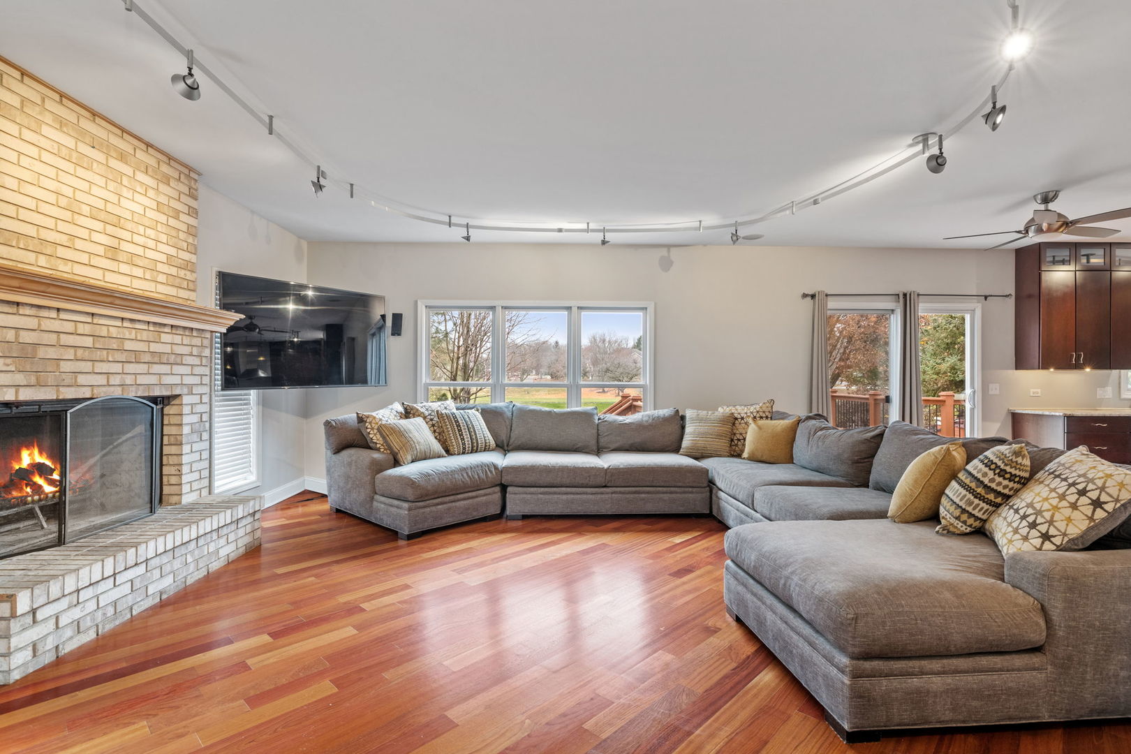 707 Crestview Drive, Bolingbrook, IL 60440