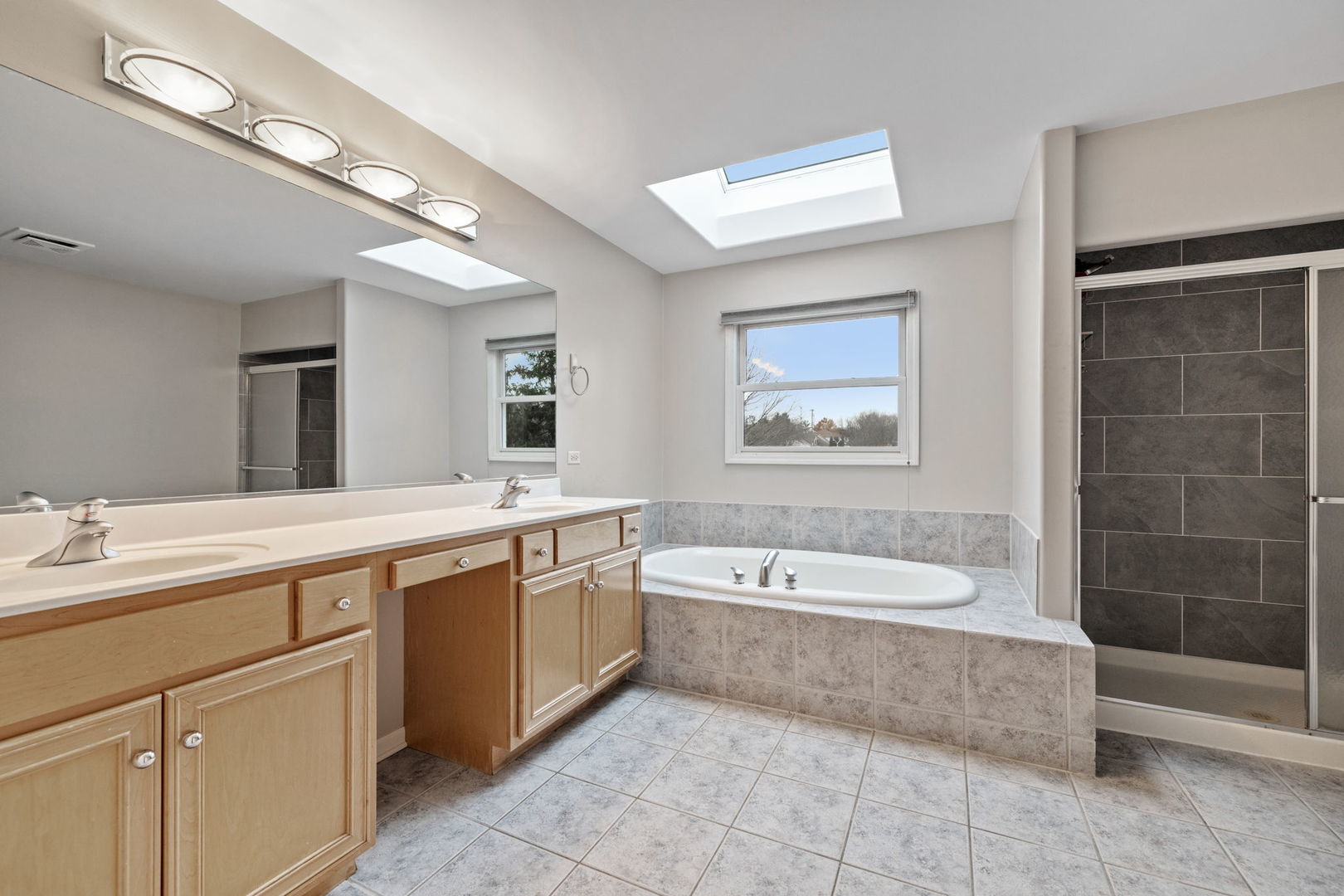 707 Crestview Drive, Bolingbrook, IL 60440