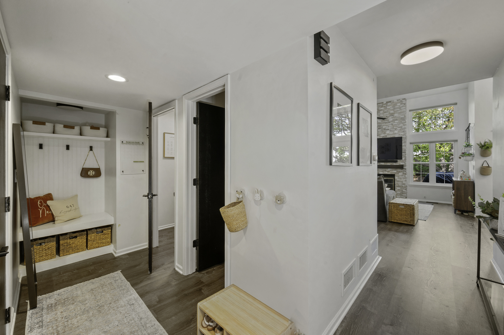 647 Kingsbridge Drive, Carol Stream, IL 60188