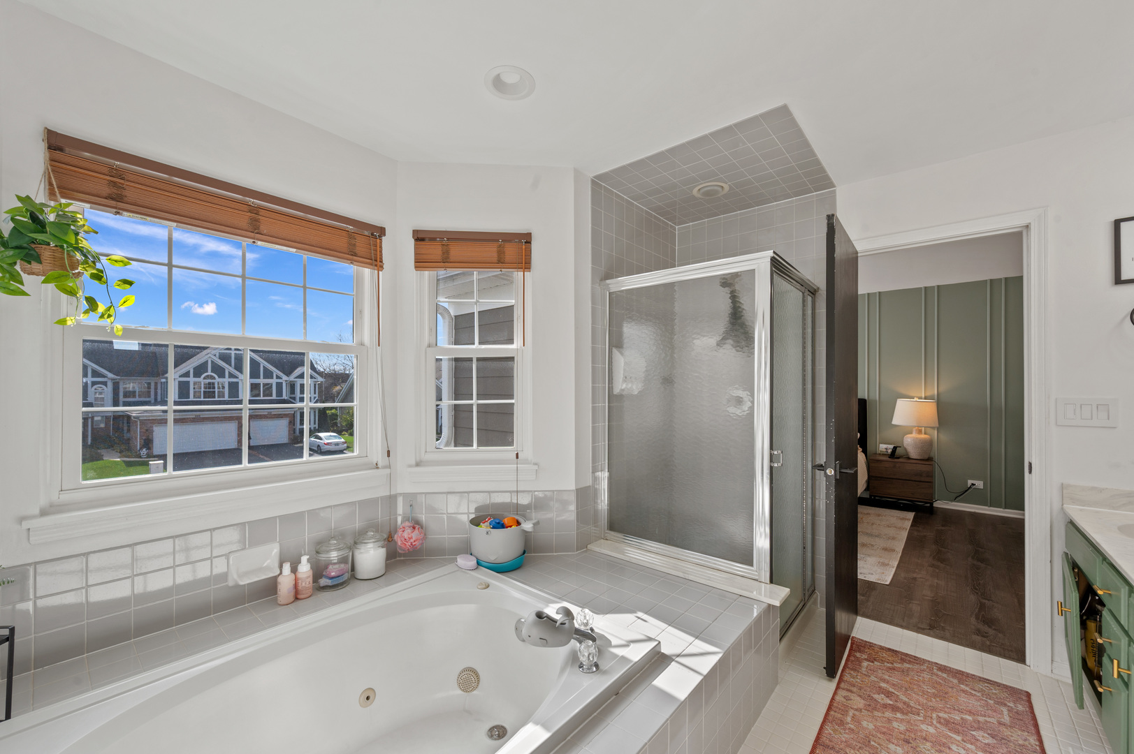 647 Kingsbridge Drive, Carol Stream, IL 60188