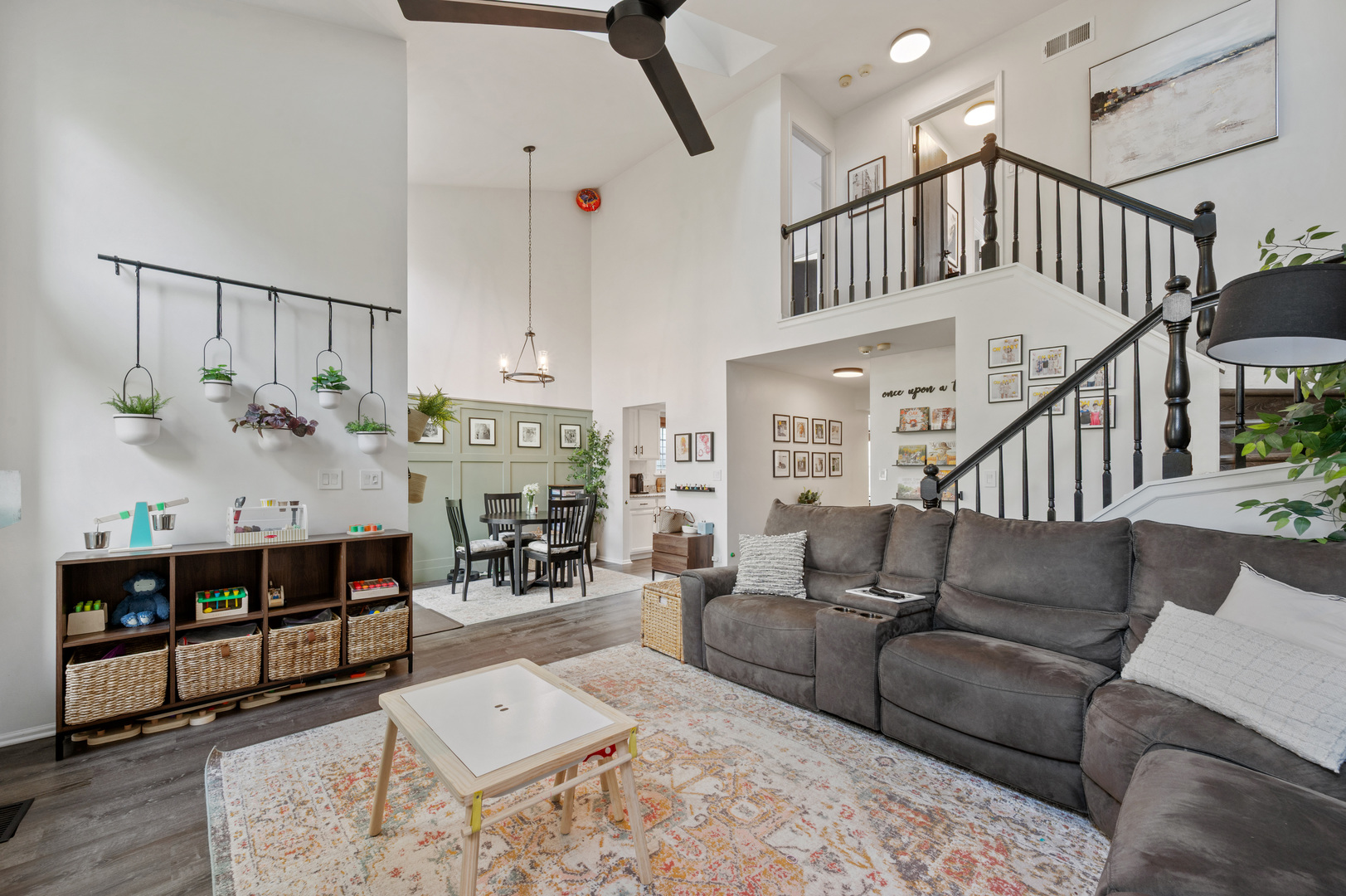 647 Kingsbridge Drive, Carol Stream, IL 60188