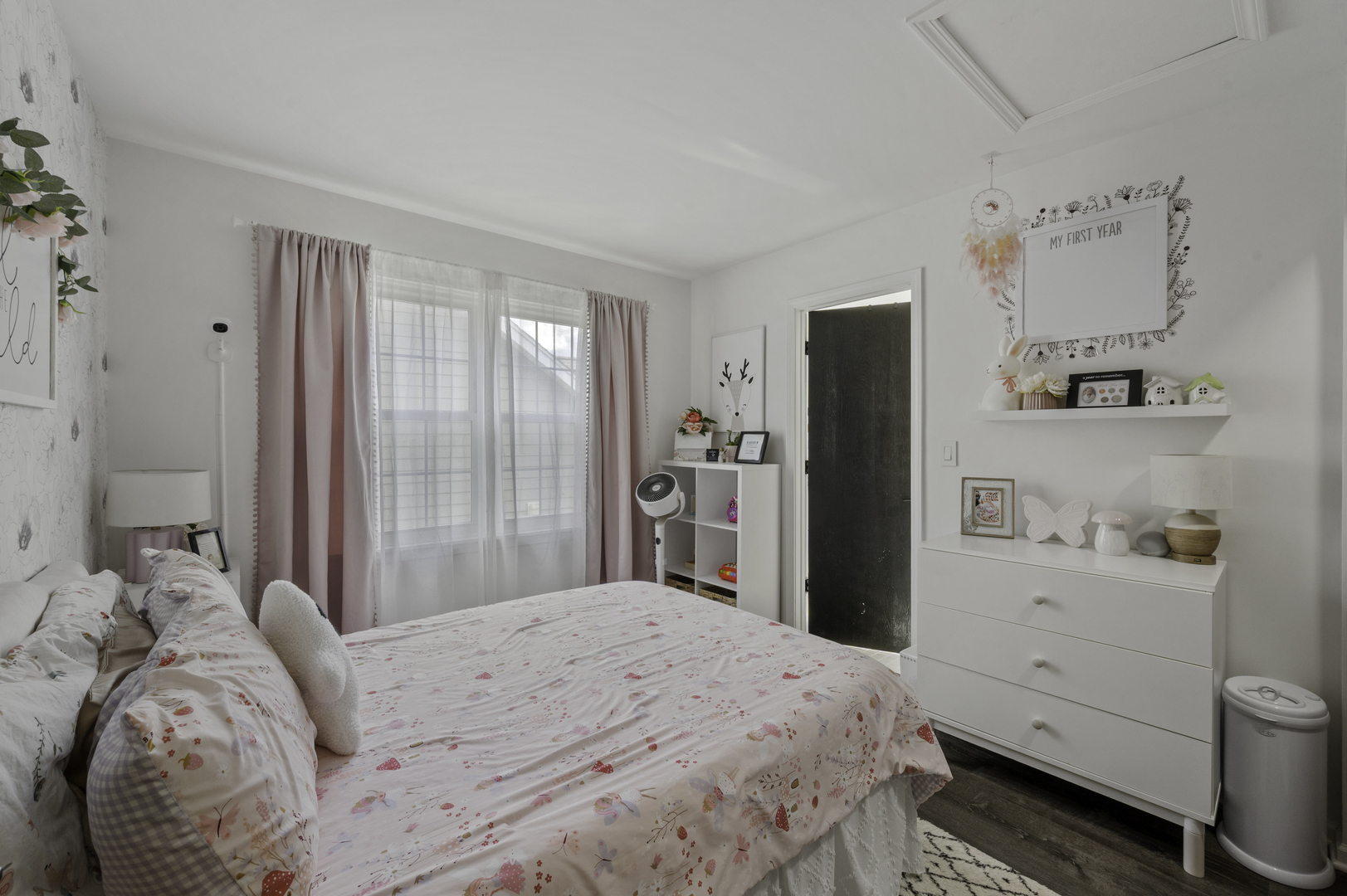 647 Kingsbridge Drive, Carol Stream, IL 60188