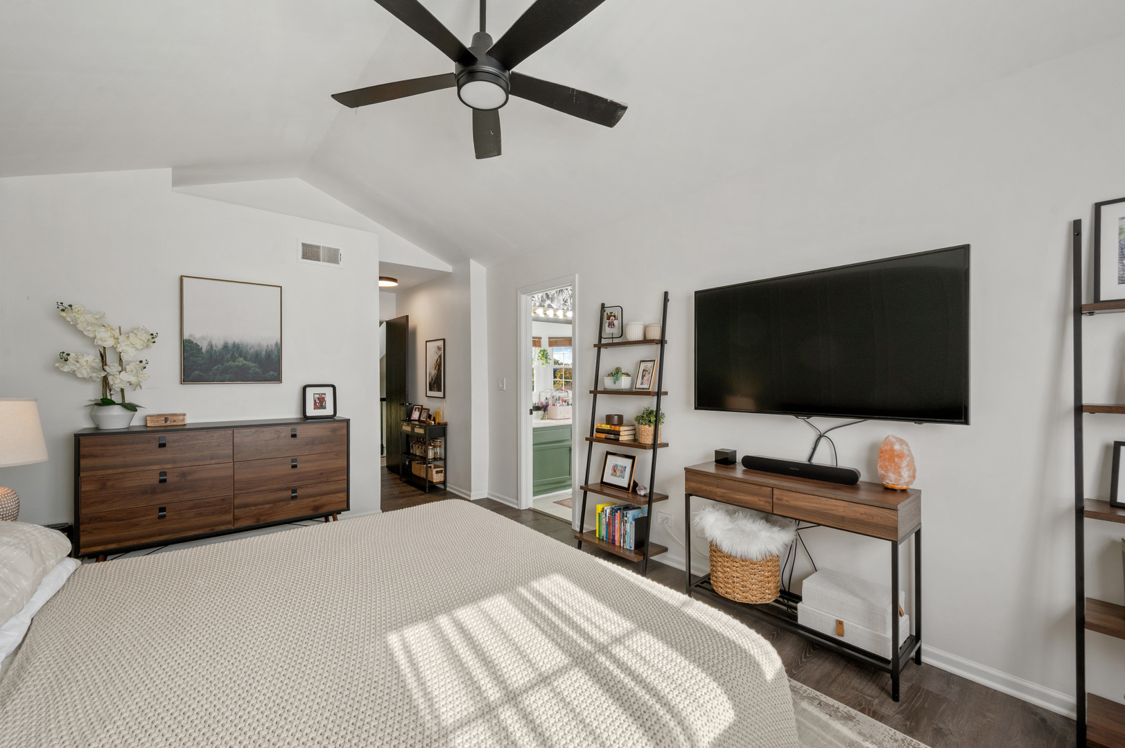 647 Kingsbridge Drive, Carol Stream, IL 60188