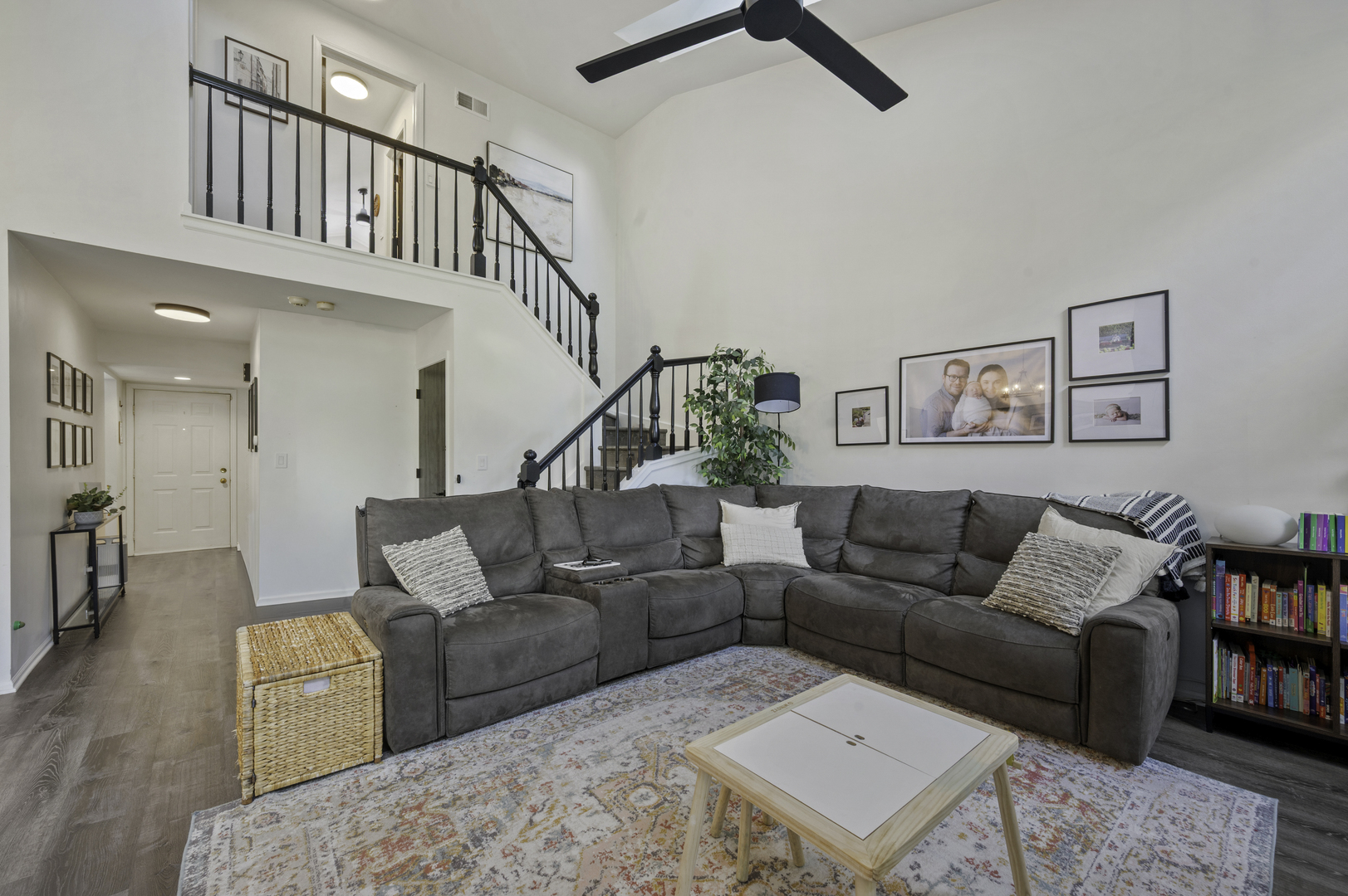 647 Kingsbridge Drive, Carol Stream, IL 60188