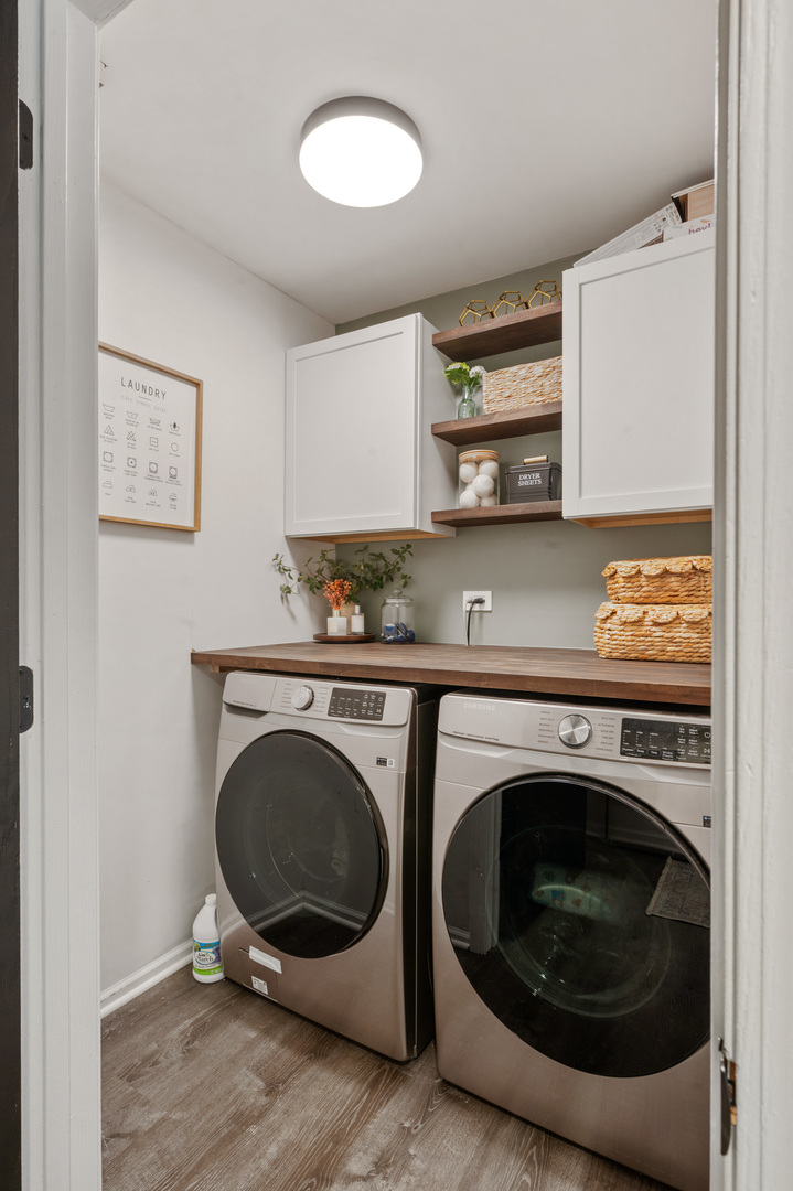 647 Kingsbridge Drive, Carol Stream, IL 60188