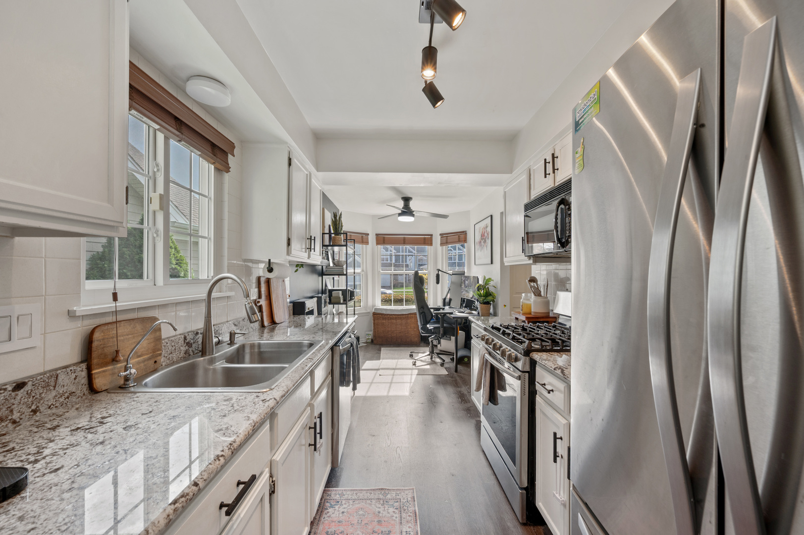 647 Kingsbridge Drive, Carol Stream, IL 60188