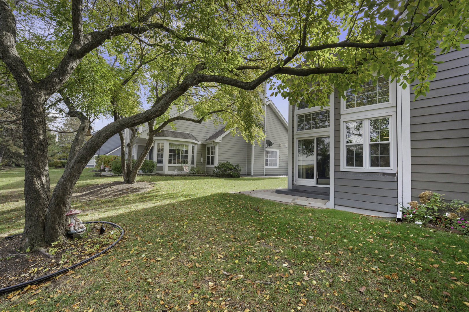 647 Kingsbridge Drive, Carol Stream, IL 60188