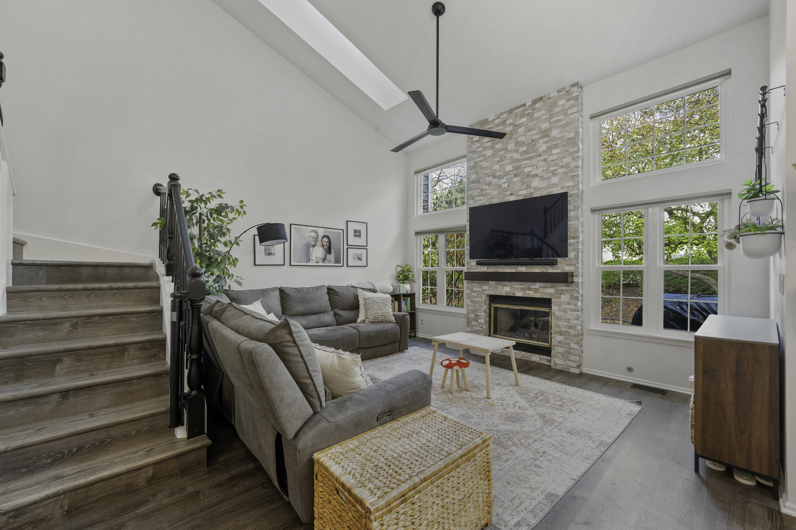 647 Kingsbridge Drive, Carol Stream, IL 60188