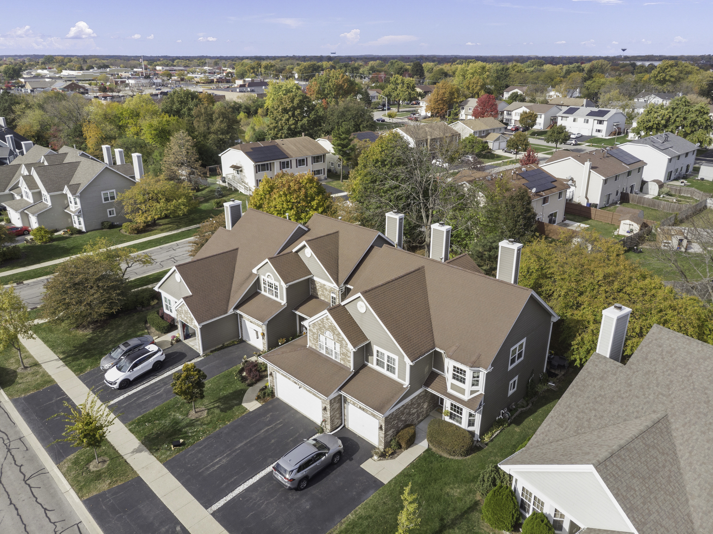 647 Kingsbridge Drive, Carol Stream, IL 60188