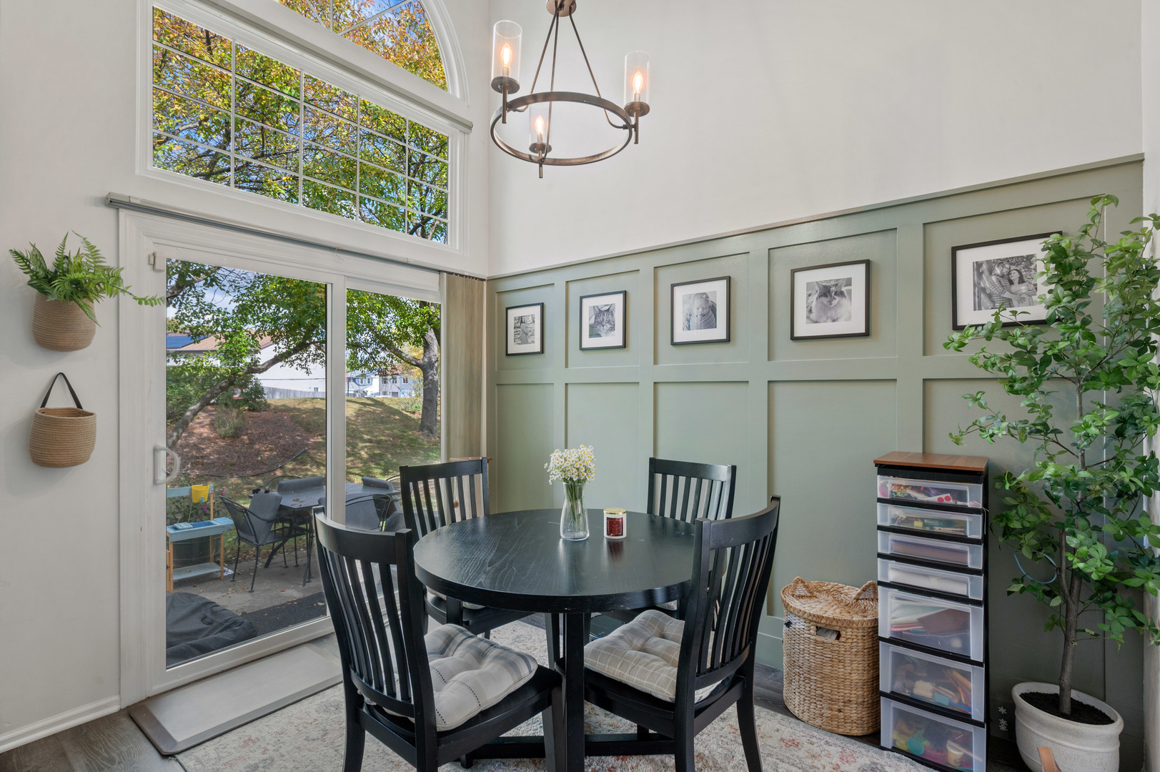 647 Kingsbridge Drive, Carol Stream, IL 60188