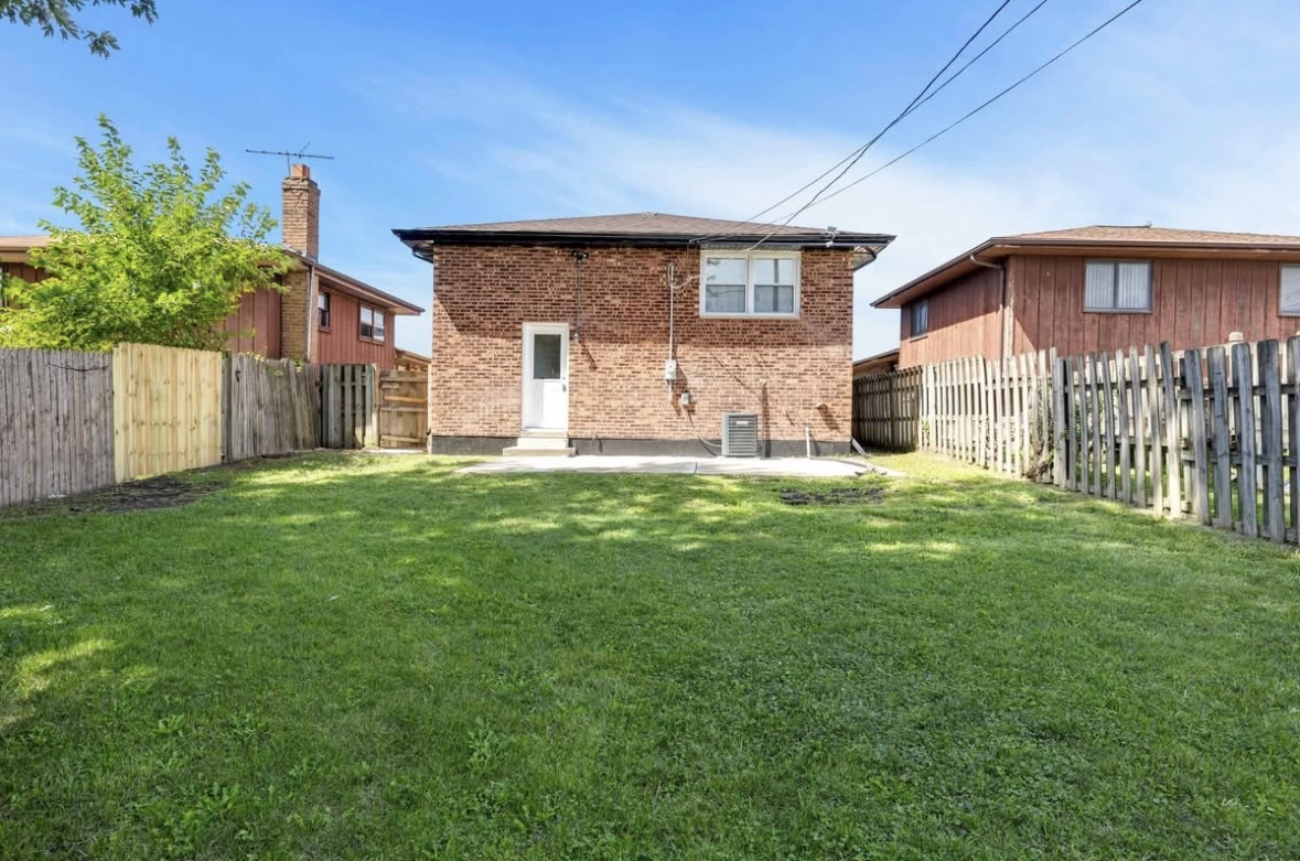 13921 S Manistee Avenue, Burnham, IL 60633