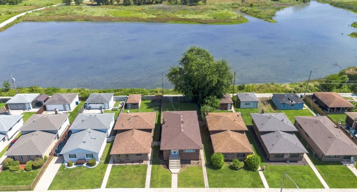 13921 S Manistee Avenue, Burnham, IL 60633