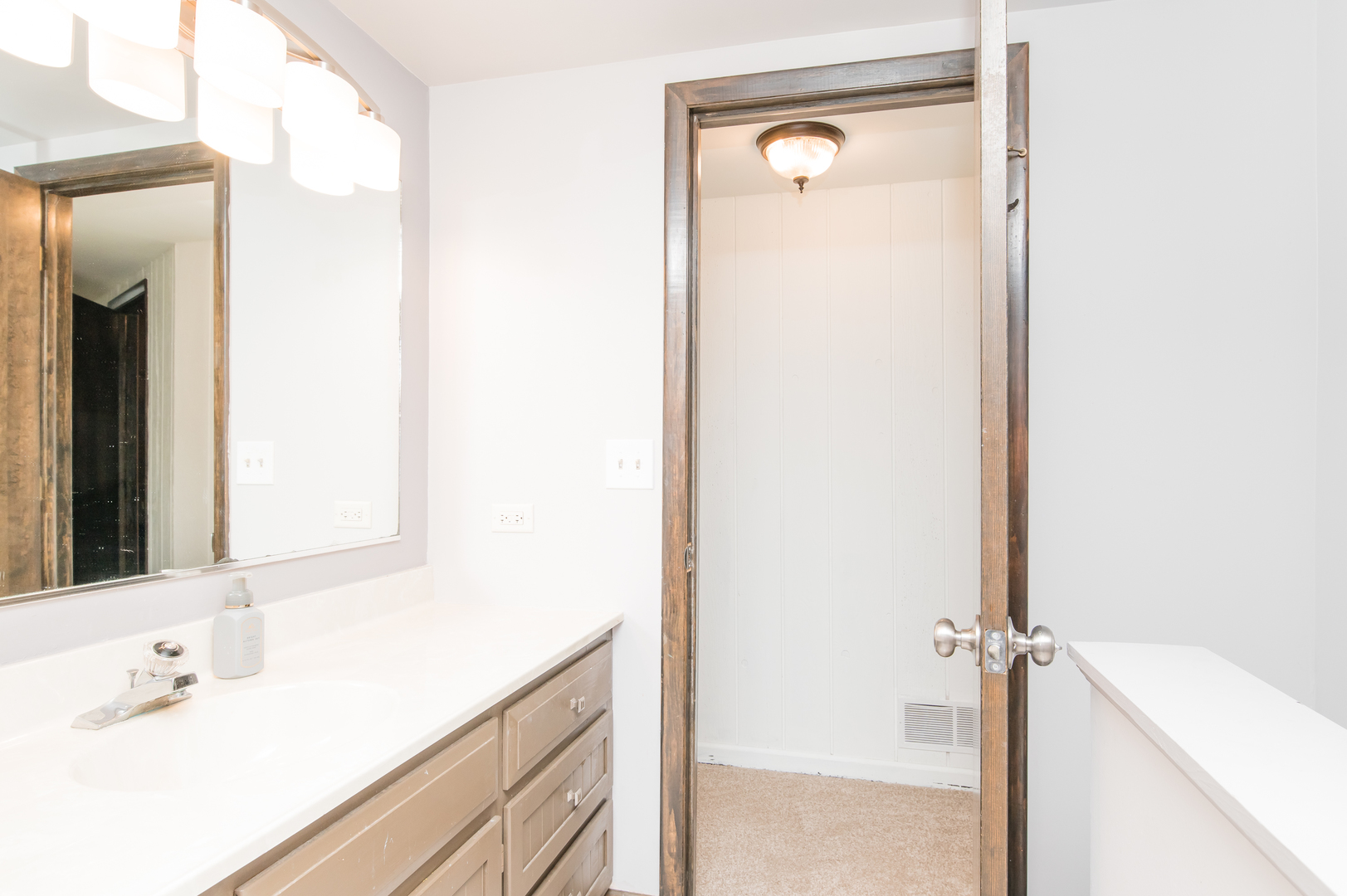 11N060 Johnstown Road, Elgin, IL 60124