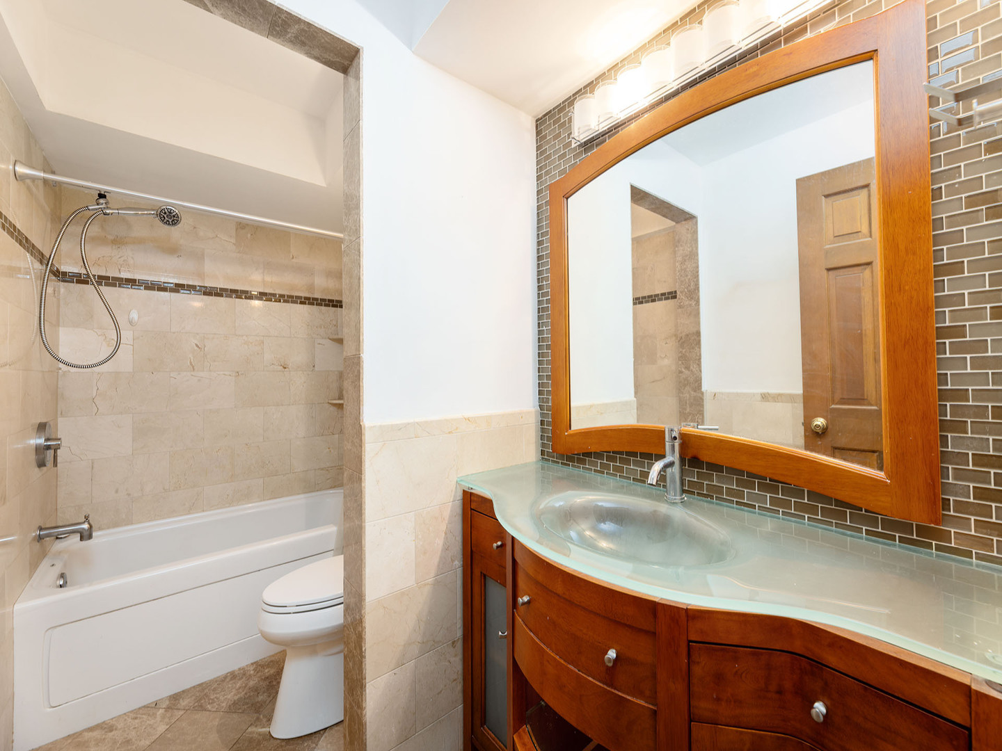 6587 N Northwest Highway #1A, Chicago, IL 60631