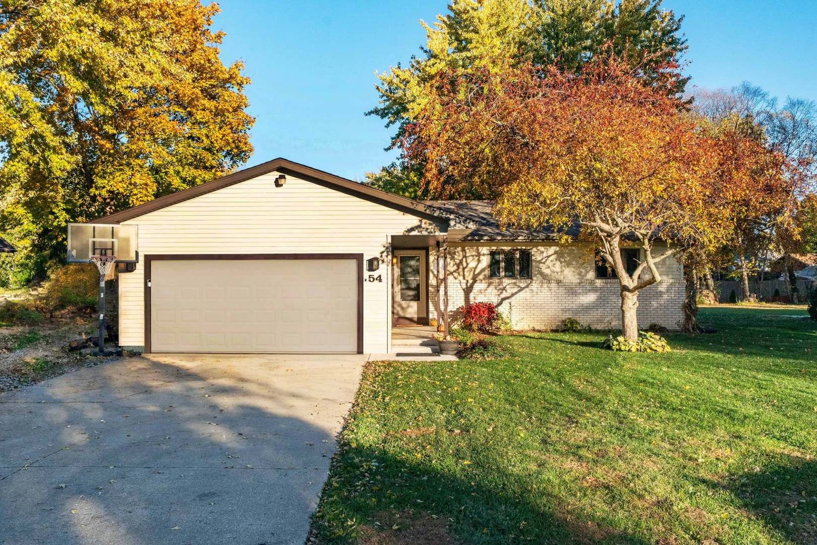 54 Clarece Trail, Somonauk, IL 60552