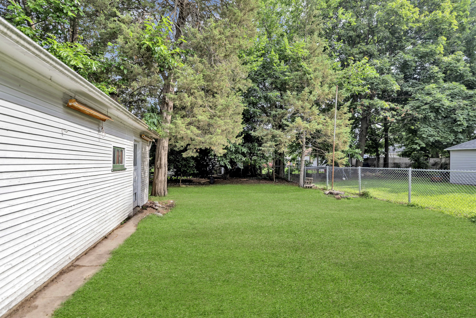 624 Lincoln Avenue, Elgin, IL 60120