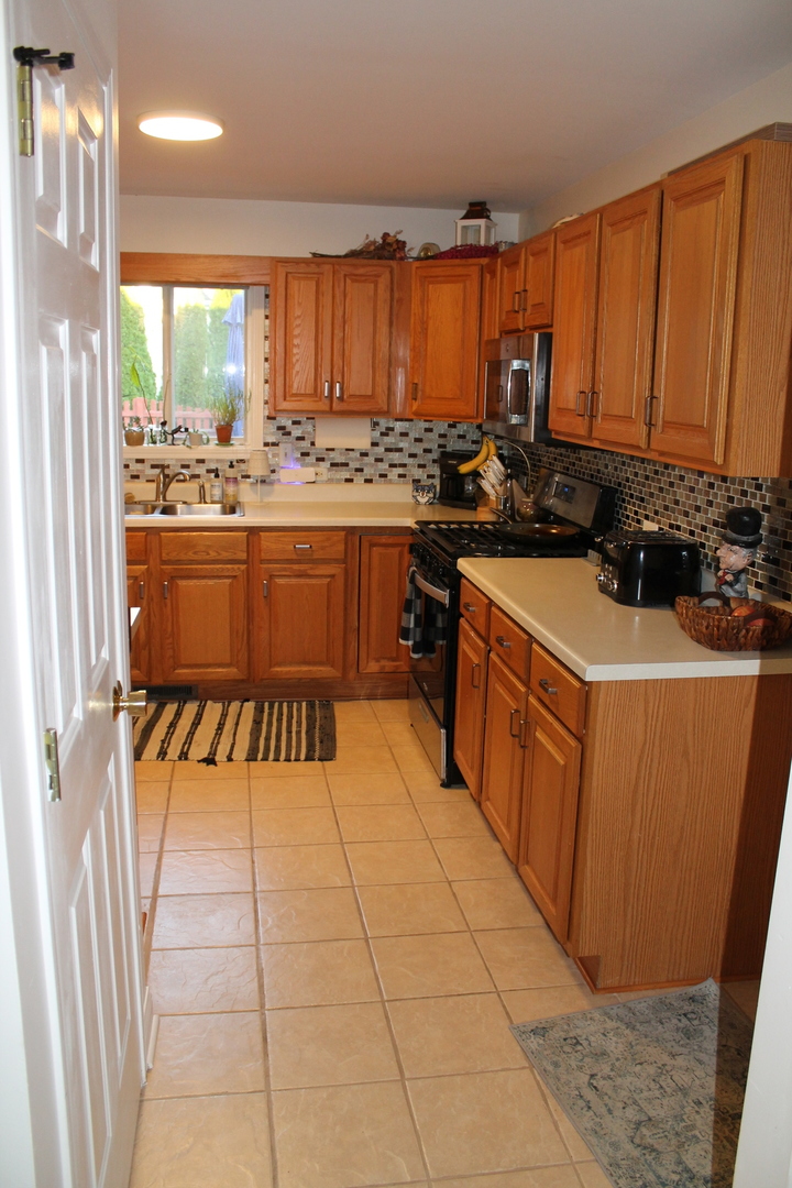 421 Klick Street, Hampshire, IL 60140