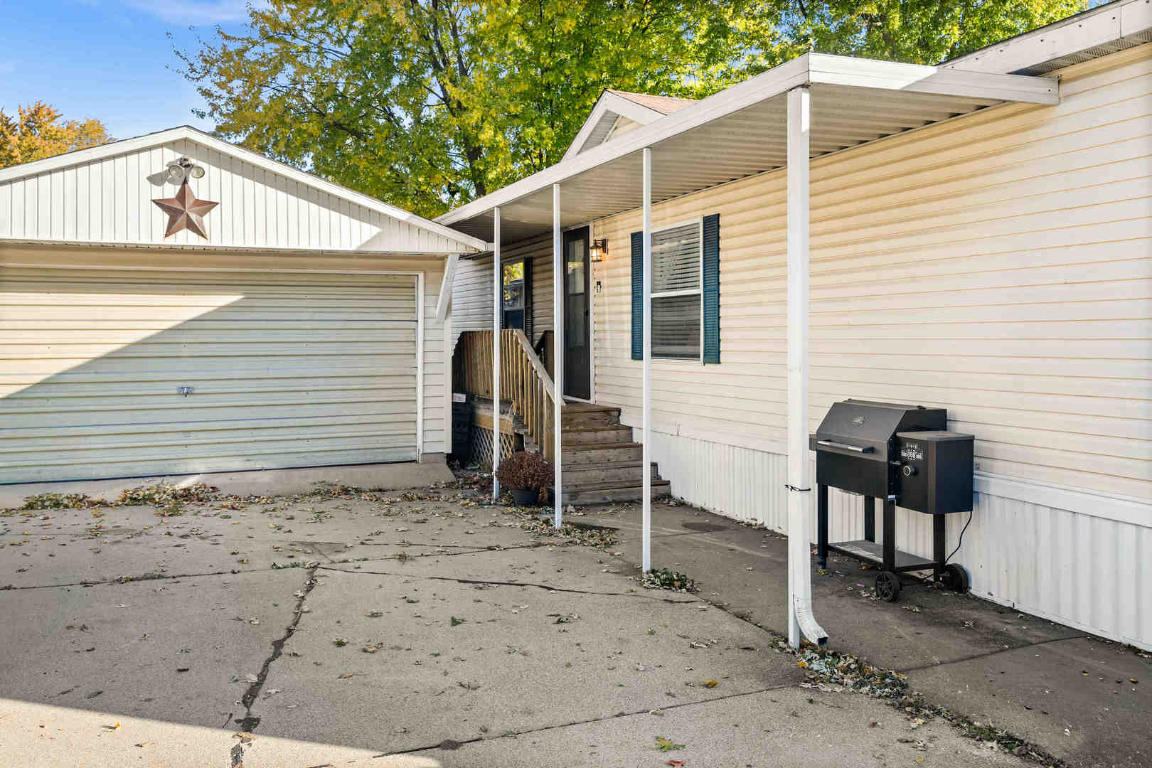 408 Ave G Avenue, Bloomington, IL 61704