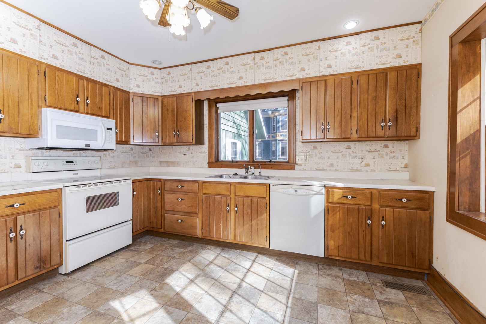 316 W John Street, Forrest, IL 61741