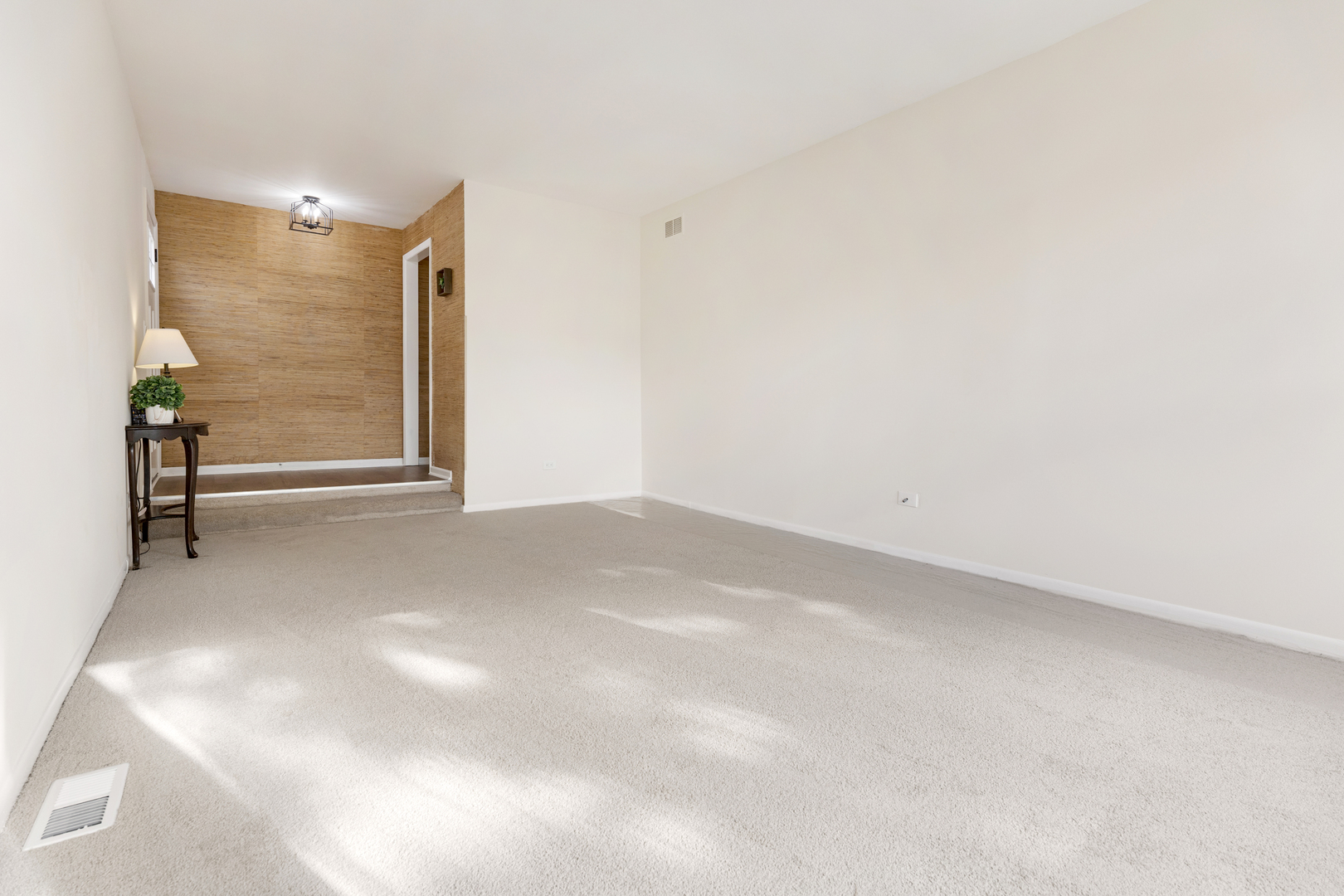 9128 Hollyberry Avenue, Des Plaines, IL 60016