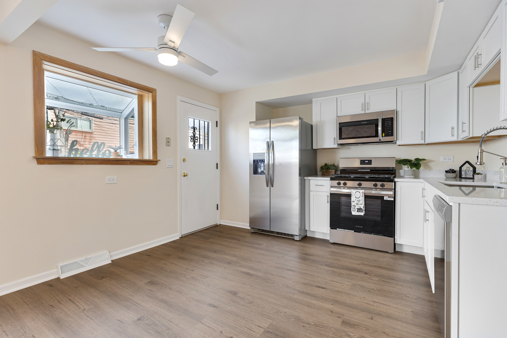 9128 Hollyberry Avenue, Des Plaines, IL 60016