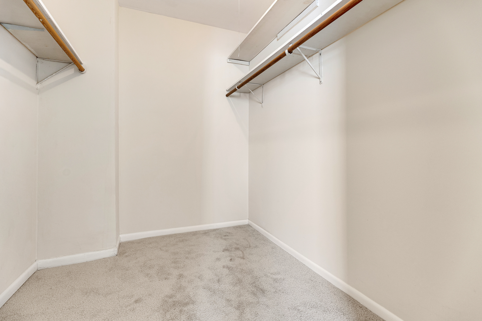 9128 Hollyberry Avenue, Des Plaines, IL 60016