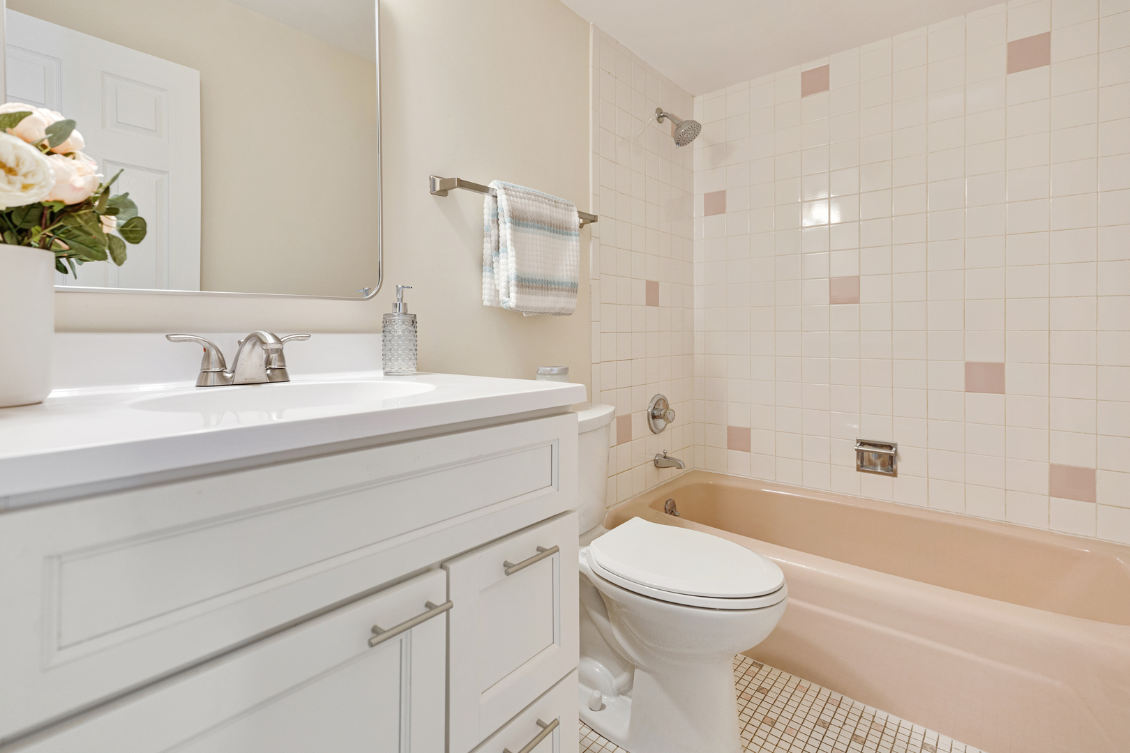 9128 Hollyberry Avenue, Des Plaines, IL 60016