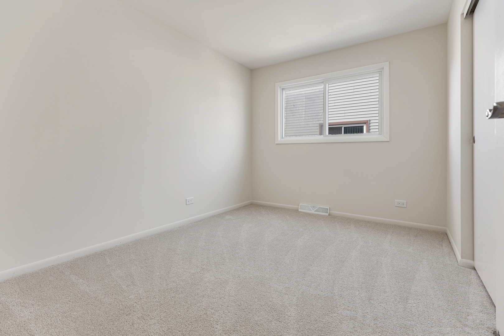 9128 Hollyberry Avenue, Des Plaines, IL 60016