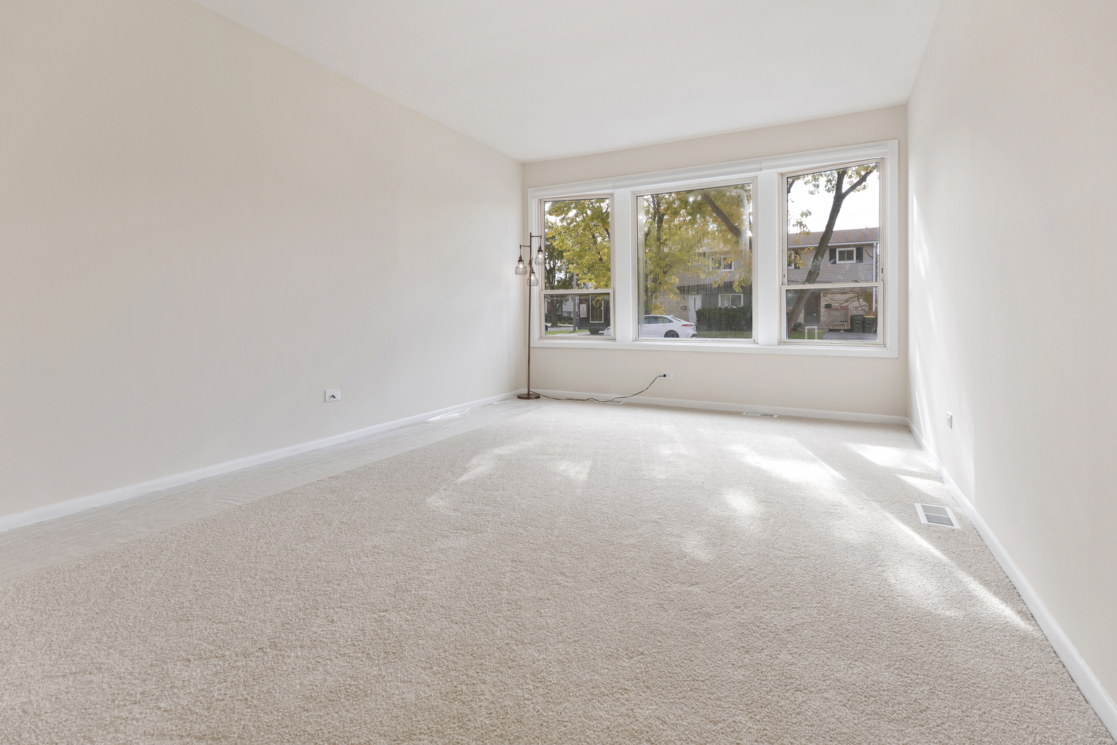 9128 Hollyberry Avenue, Des Plaines, IL 60016