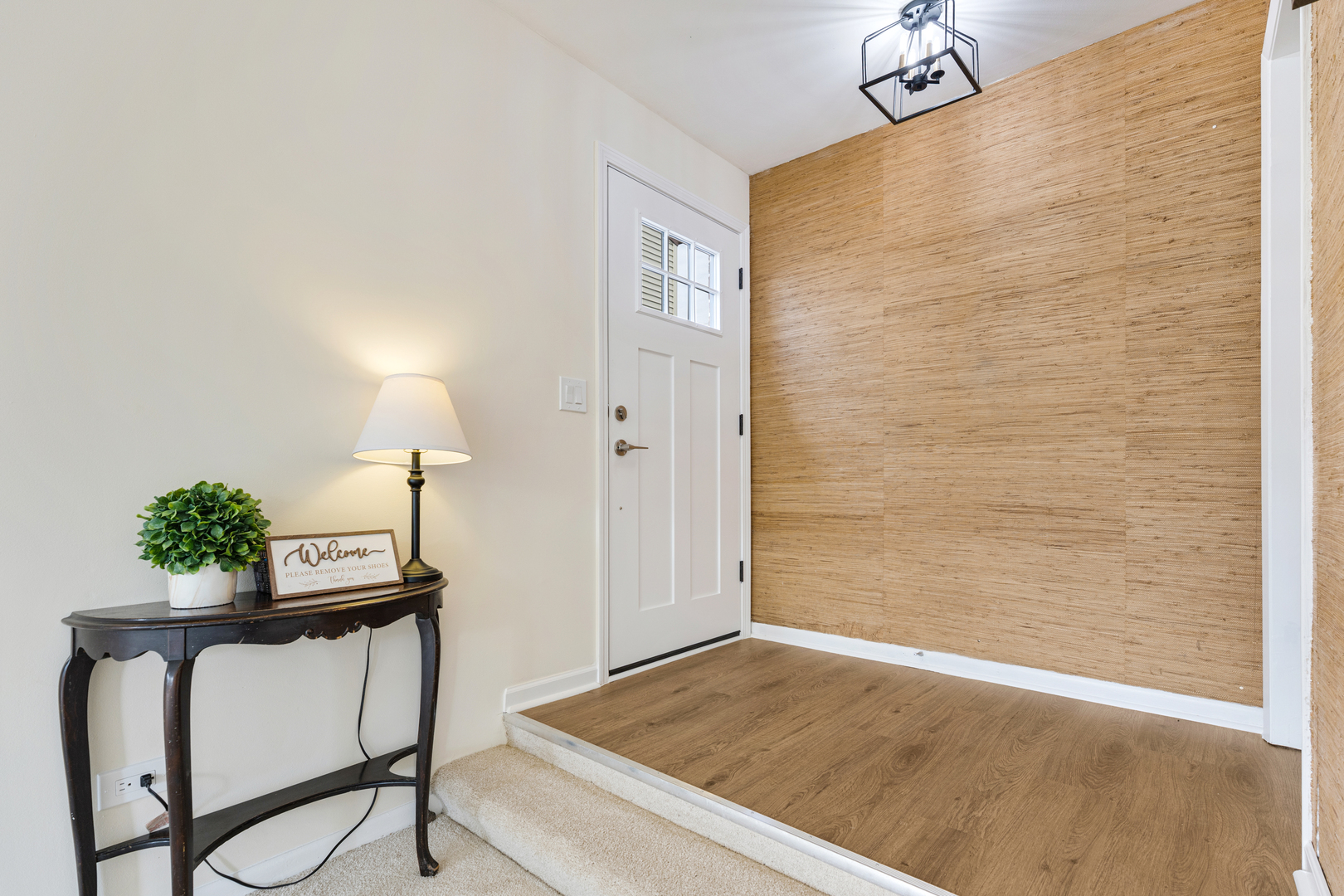 9128 Hollyberry Avenue, Des Plaines, IL 60016