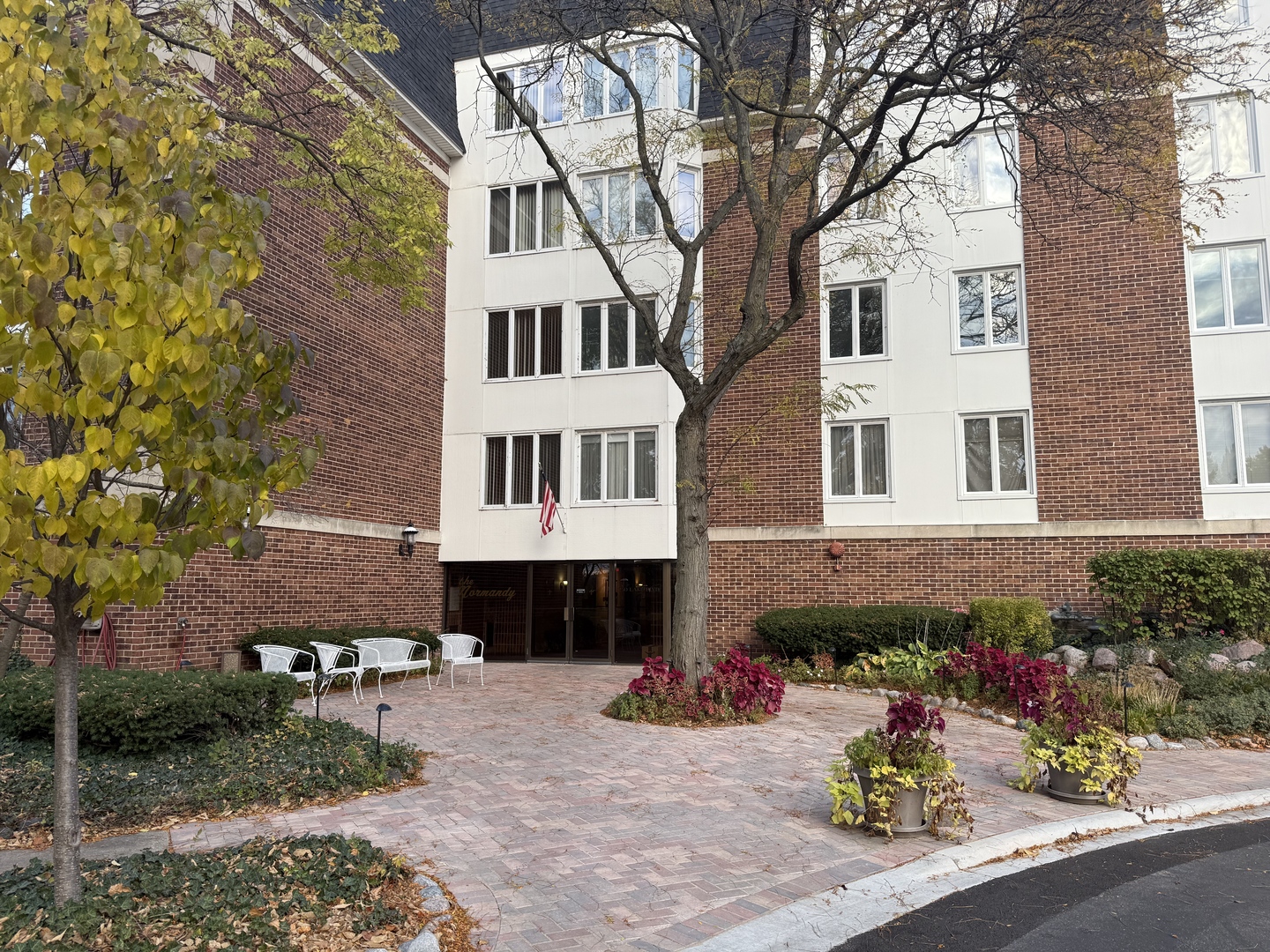 250 Lake Boulevard #218, Buffalo Grove, IL 60089