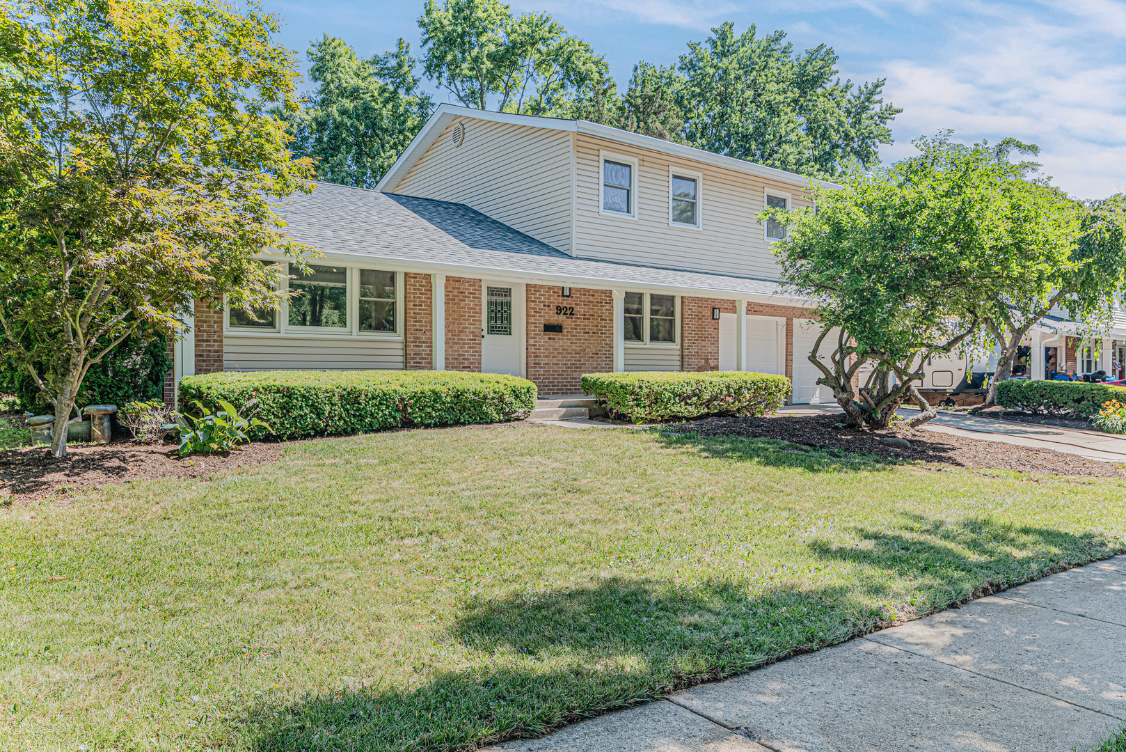 922 E Pratt Drive, Palatine, IL 60074