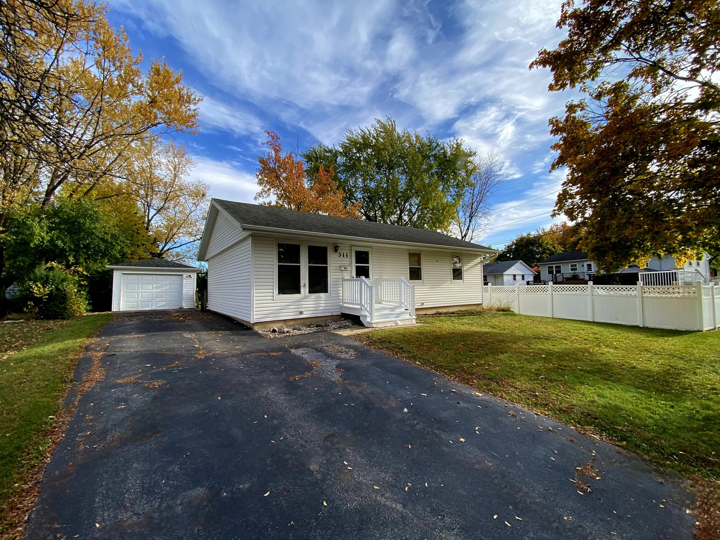 311 W Kennedy Drive, Streamwood, IL 60107