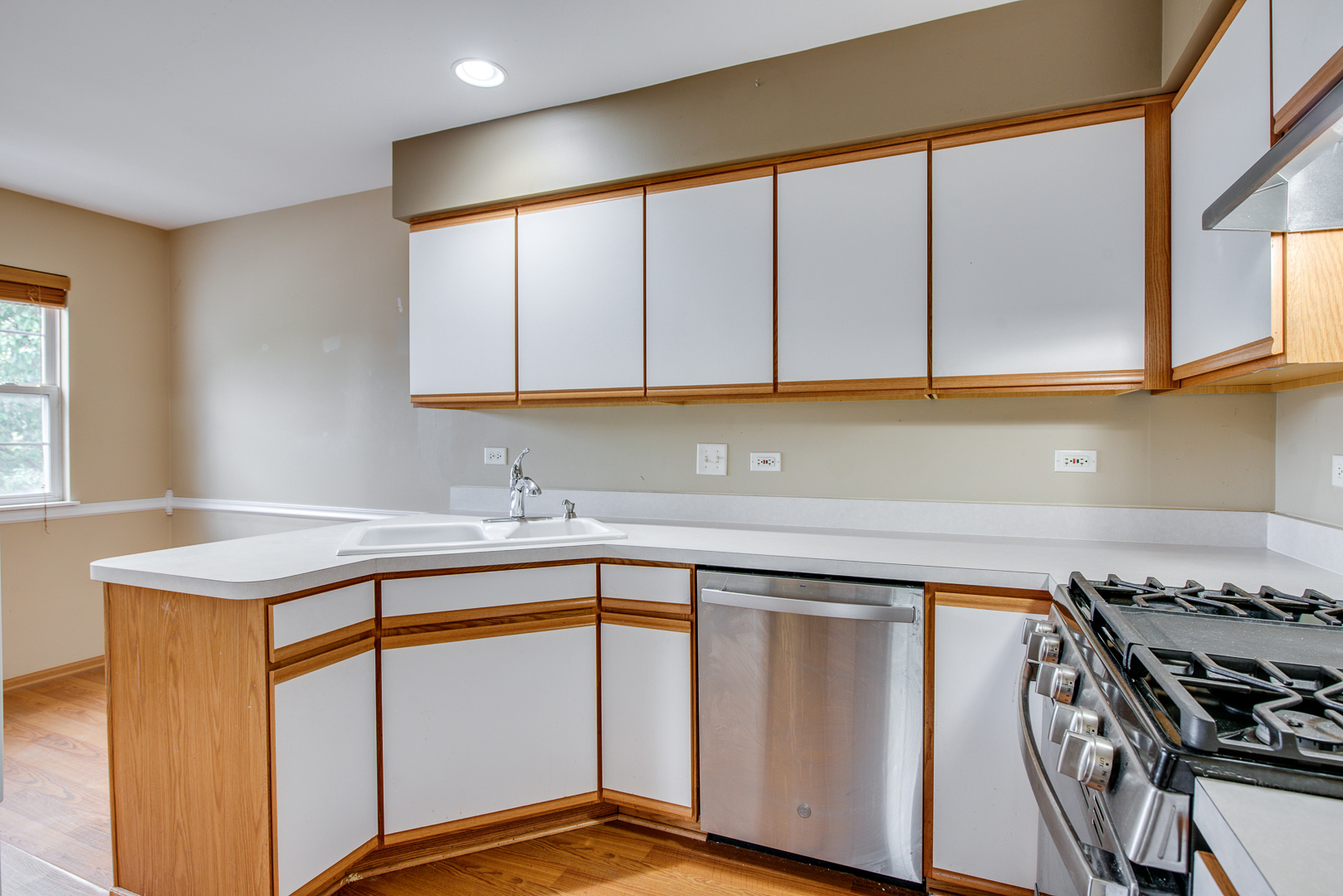 2492 Dickens Drive #2492, Aurora, IL 60503