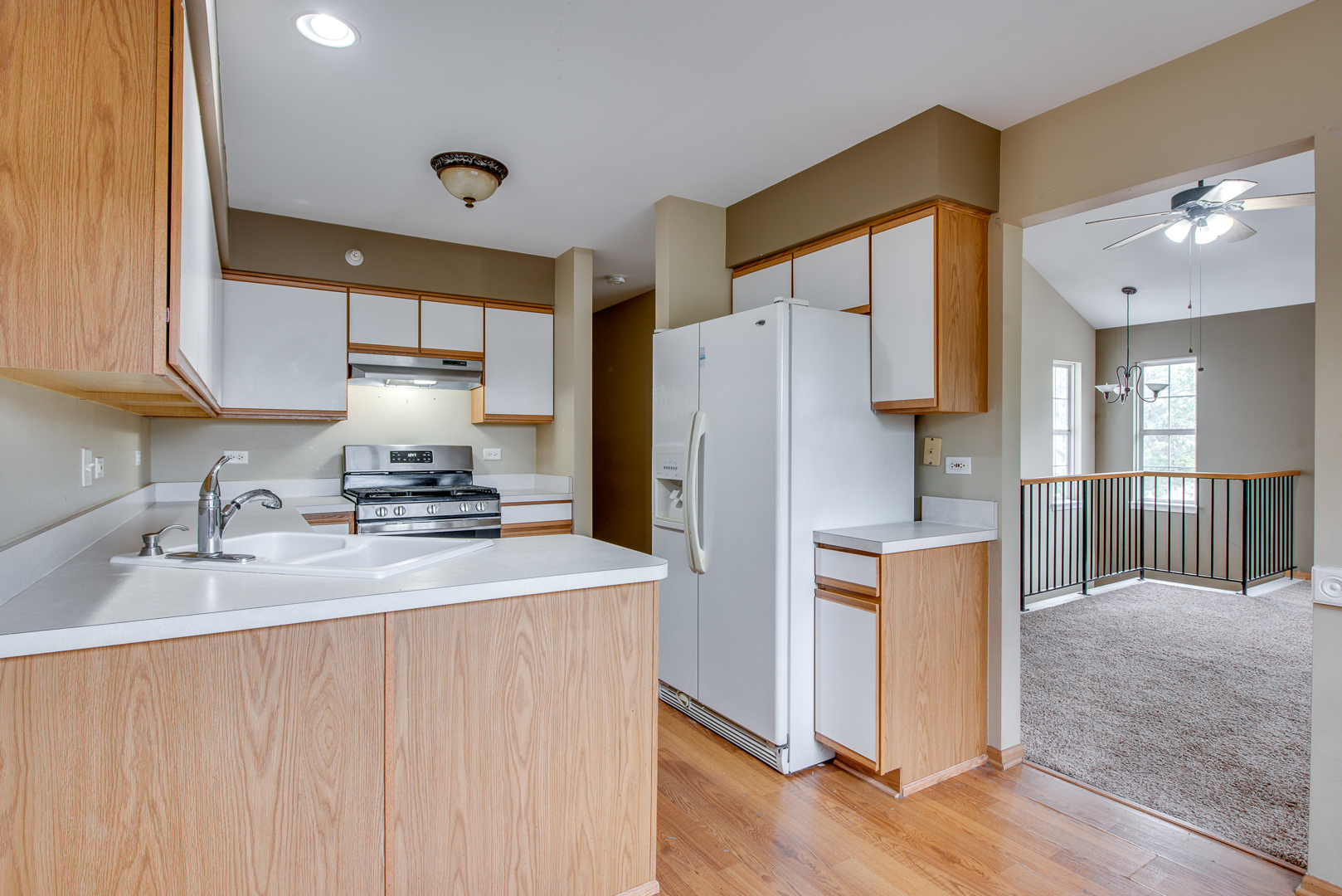 2492 Dickens Drive #2492, Aurora, IL 60503