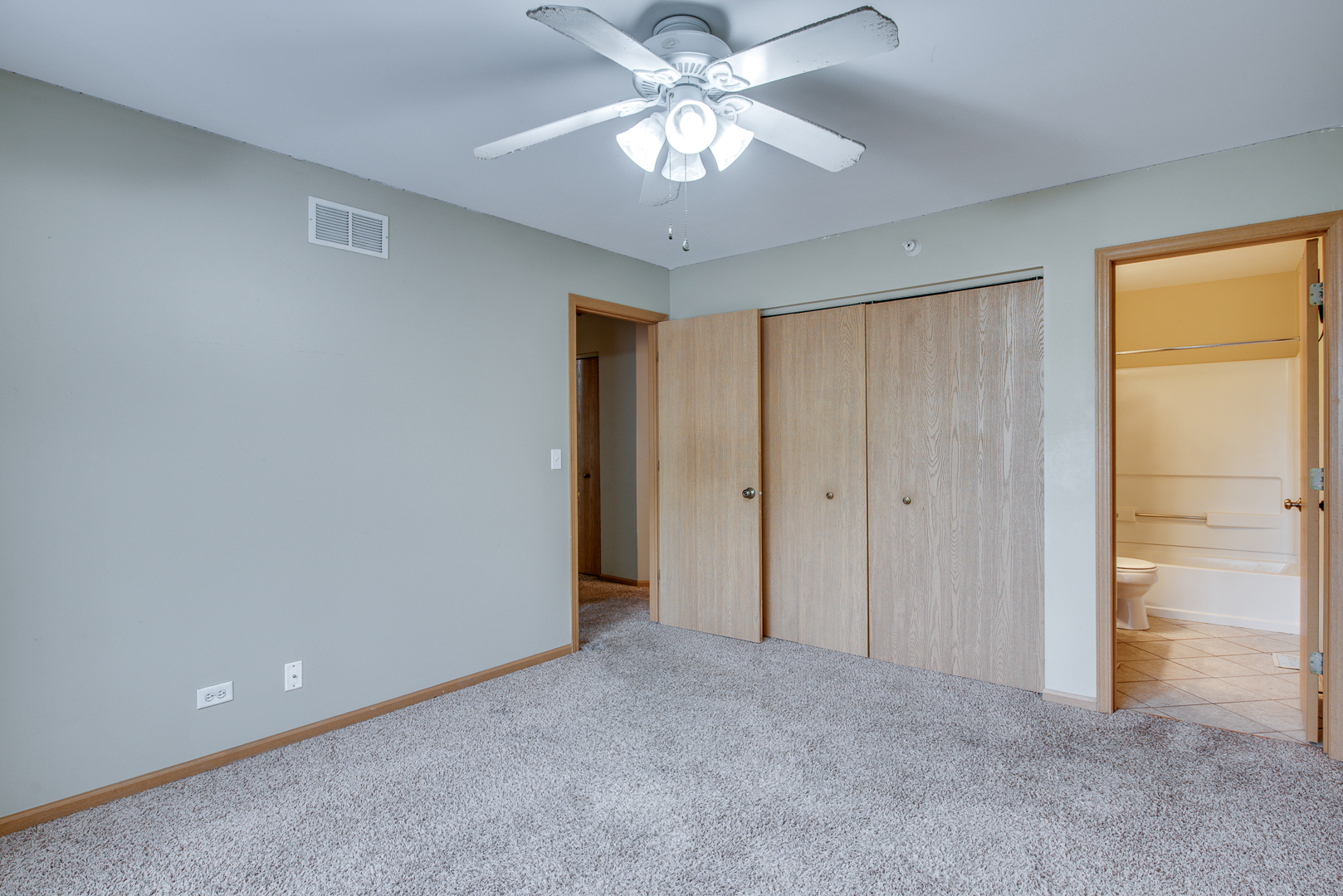 2492 Dickens Drive #2492, Aurora, IL 60503