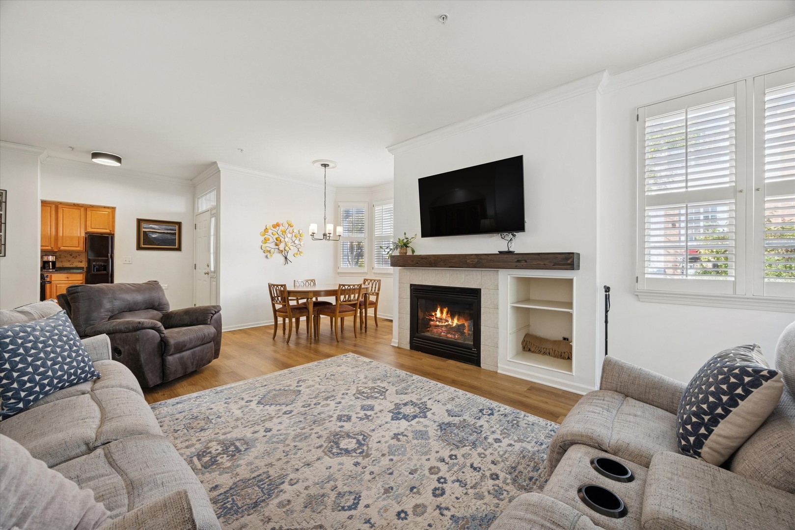 2507 Camberley Circle #1-810, Westchester, IL 60154