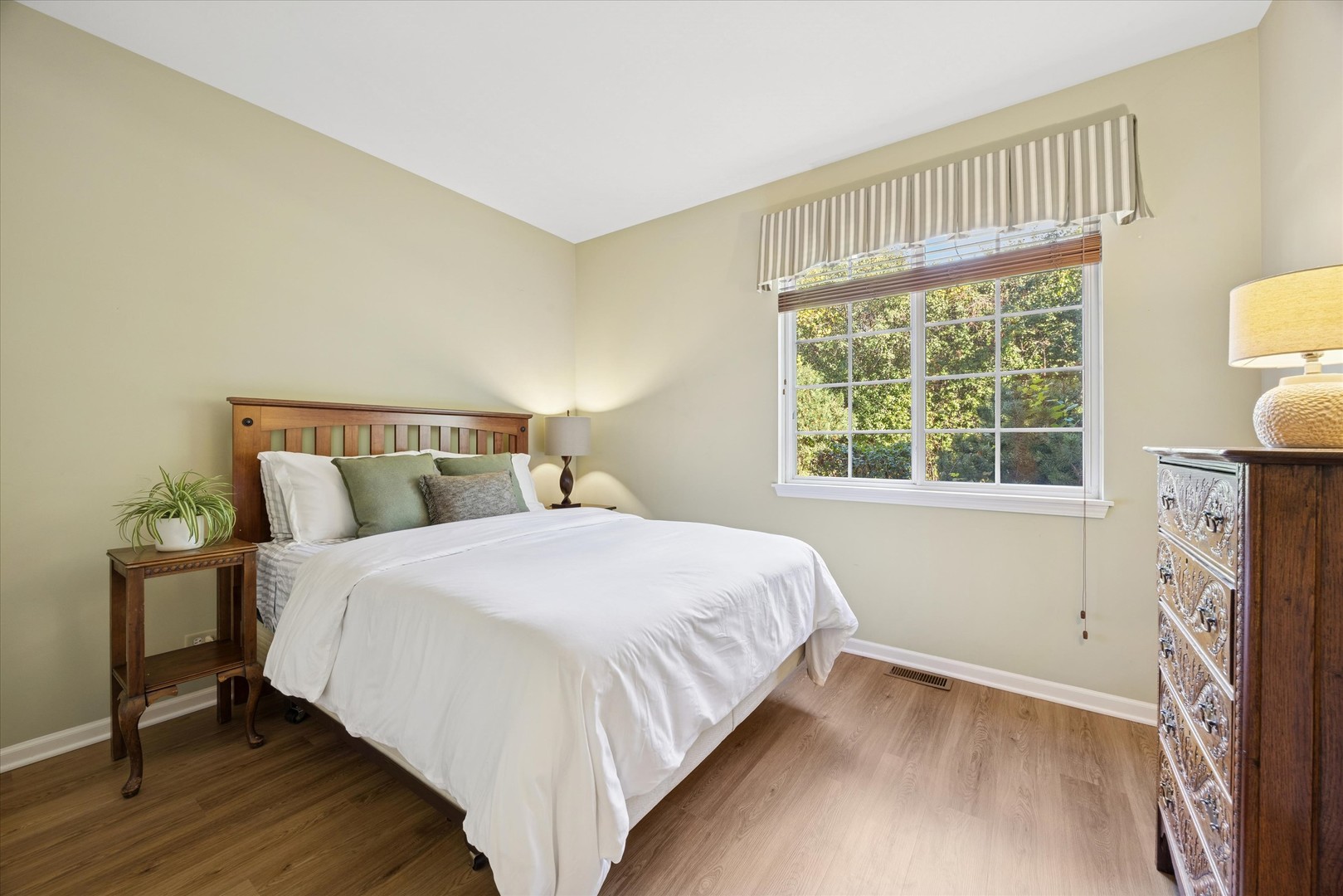 2507 Camberley Circle #1-810, Westchester, IL 60154