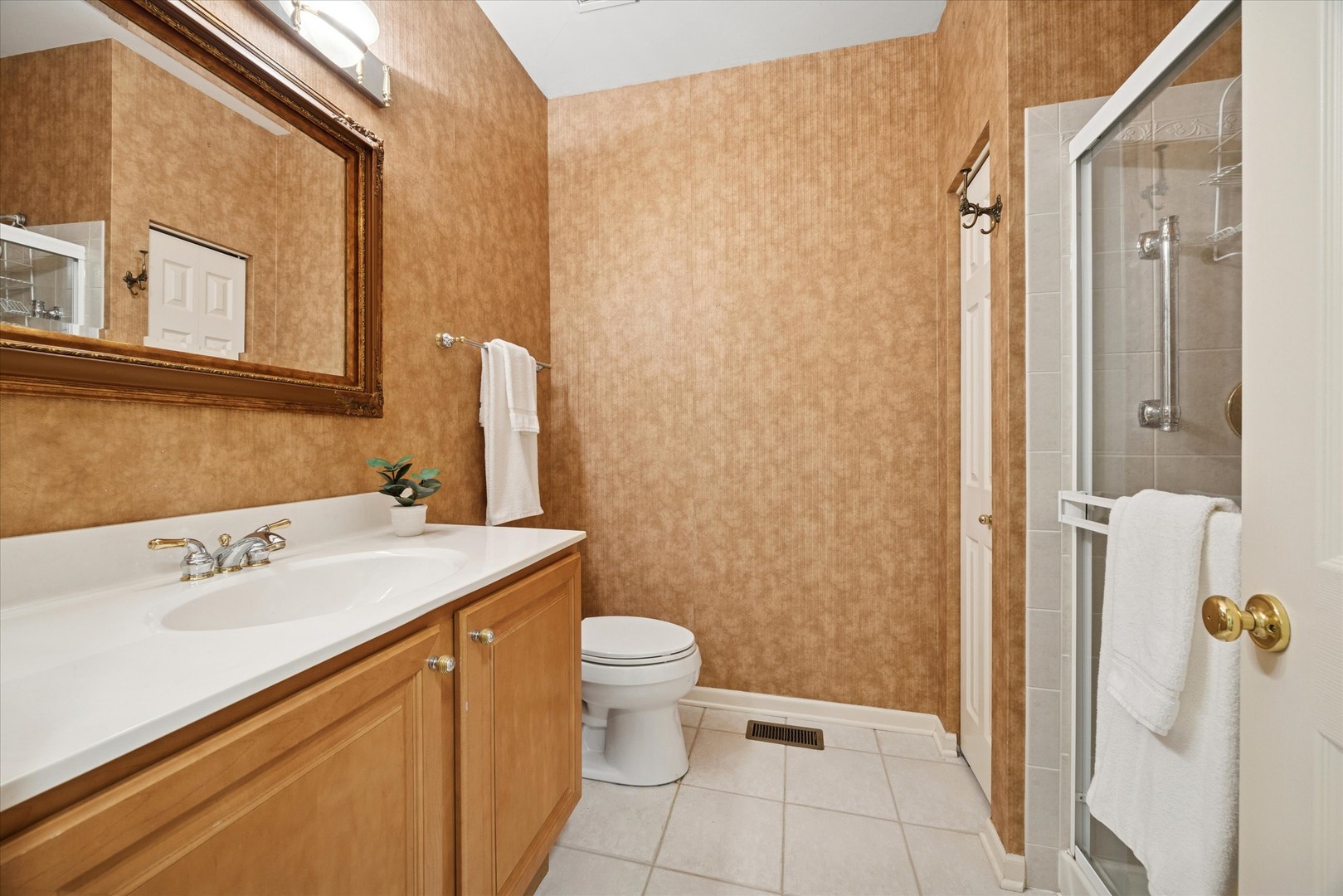 2507 Camberley Circle #1-810, Westchester, IL 60154