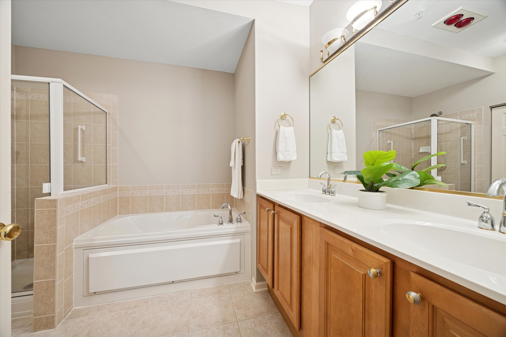 2507 Camberley Circle #1-810, Westchester, IL 60154