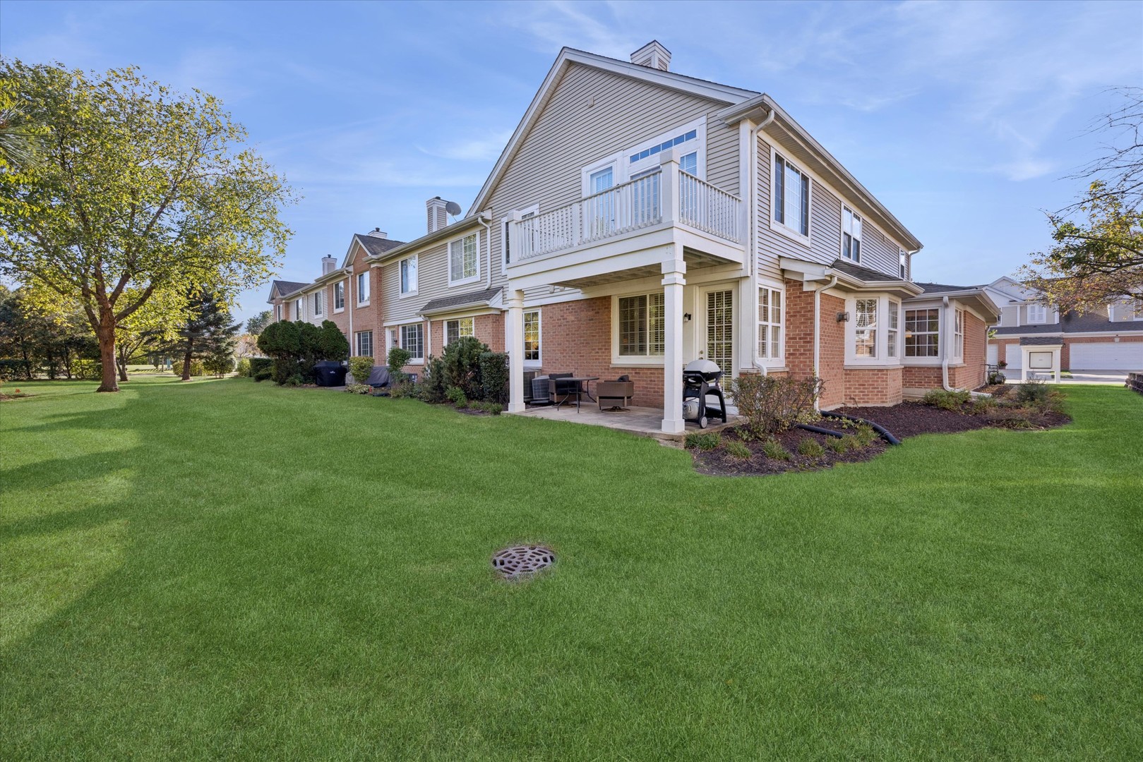 2507 Camberley Circle #1-810, Westchester, IL 60154