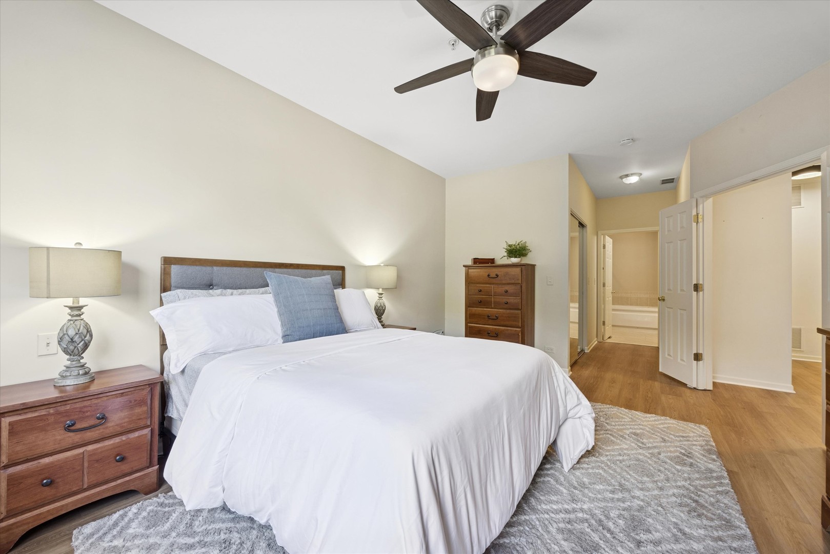 2507 Camberley Circle #1-810, Westchester, IL 60154