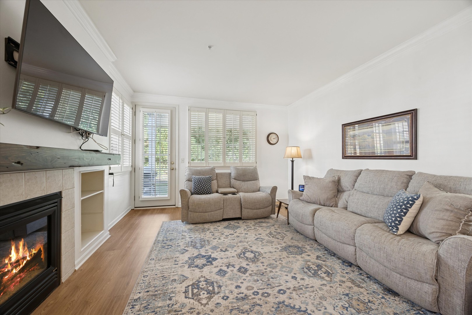 2507 Camberley Circle #1-810, Westchester, IL 60154